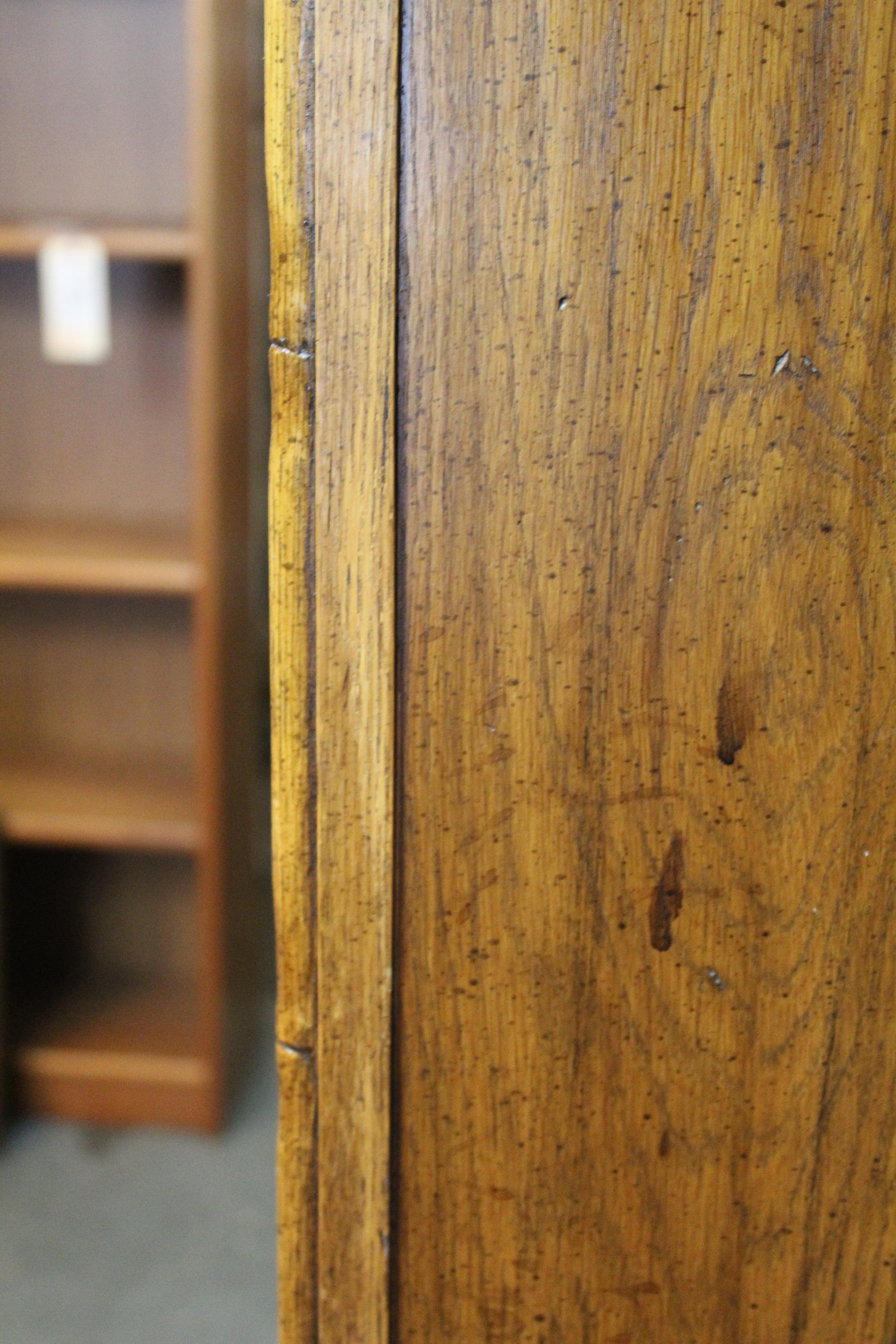 Armoire Bohème du milieu du siècle en faux bambou Oak Oak en vente 10