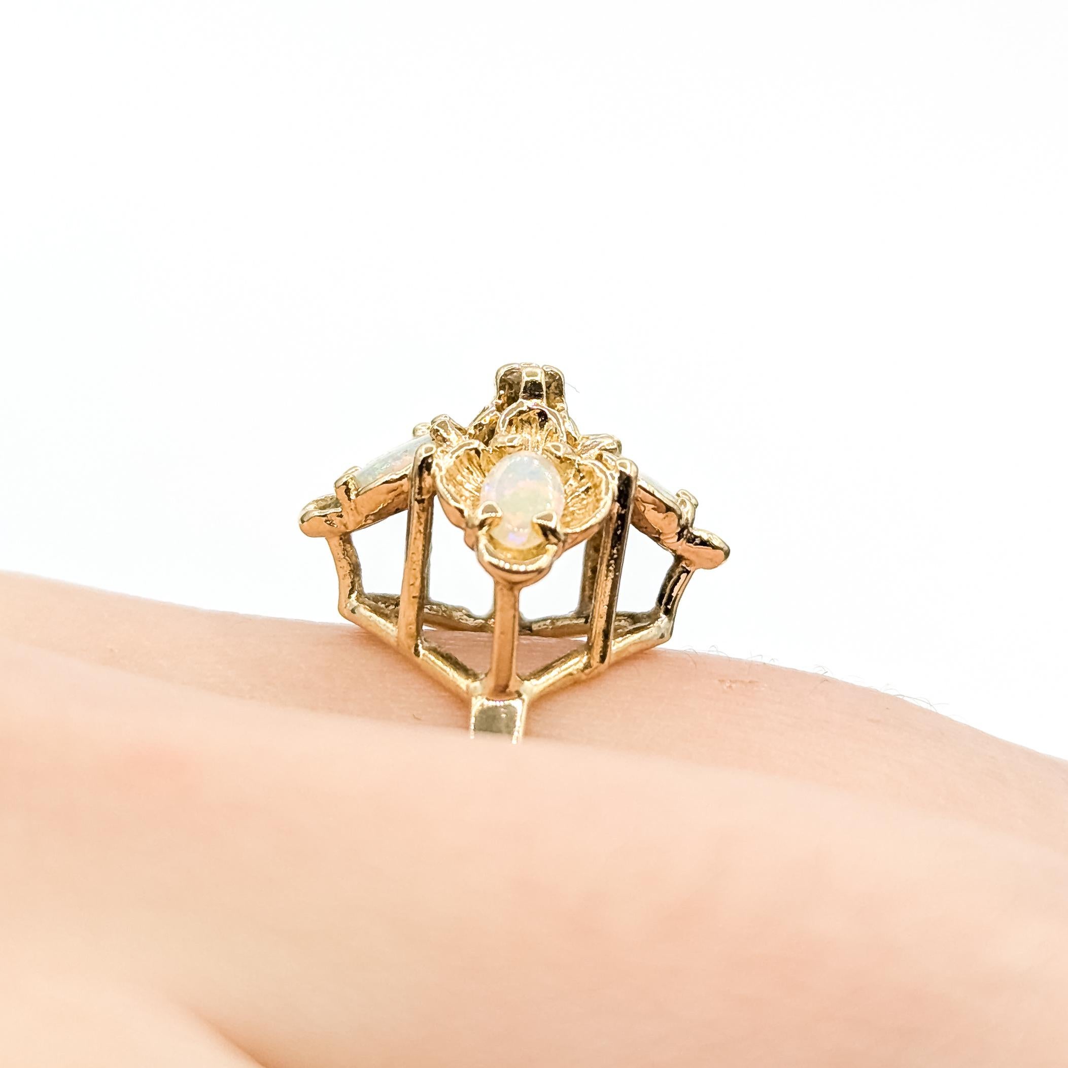 Cabochon Anello Opale e Diamante Bohemien di metà secolo in 14 carati in vendita