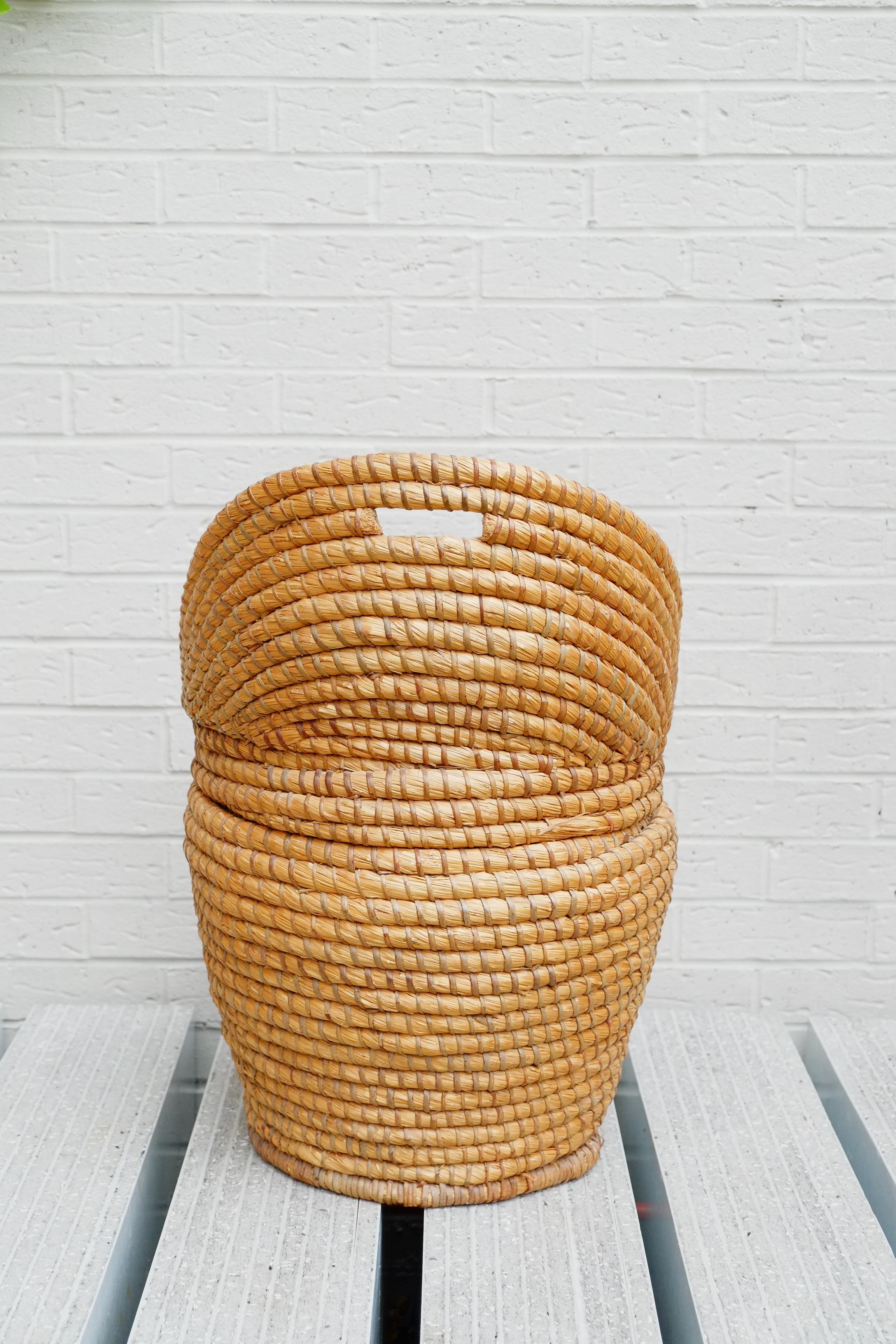 Midcentury Bohemian Reeded Hand Woven Straw Basket Chair / Laundry Basket Seat In Good Condition For Sale In Leicester, GB