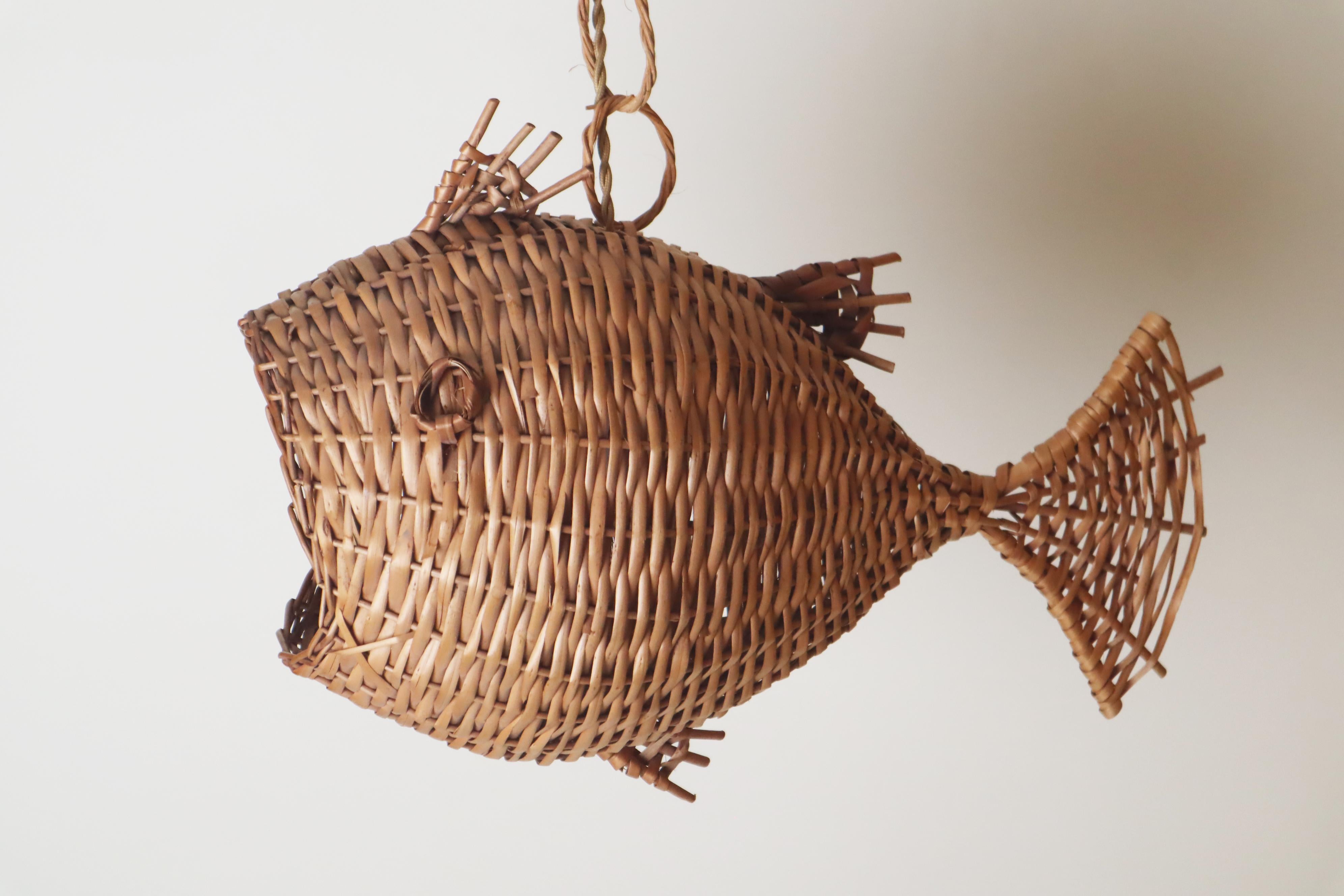 Mid Century Boho Französisch Wicker Fisch Deckenleuchte im Angebot 3