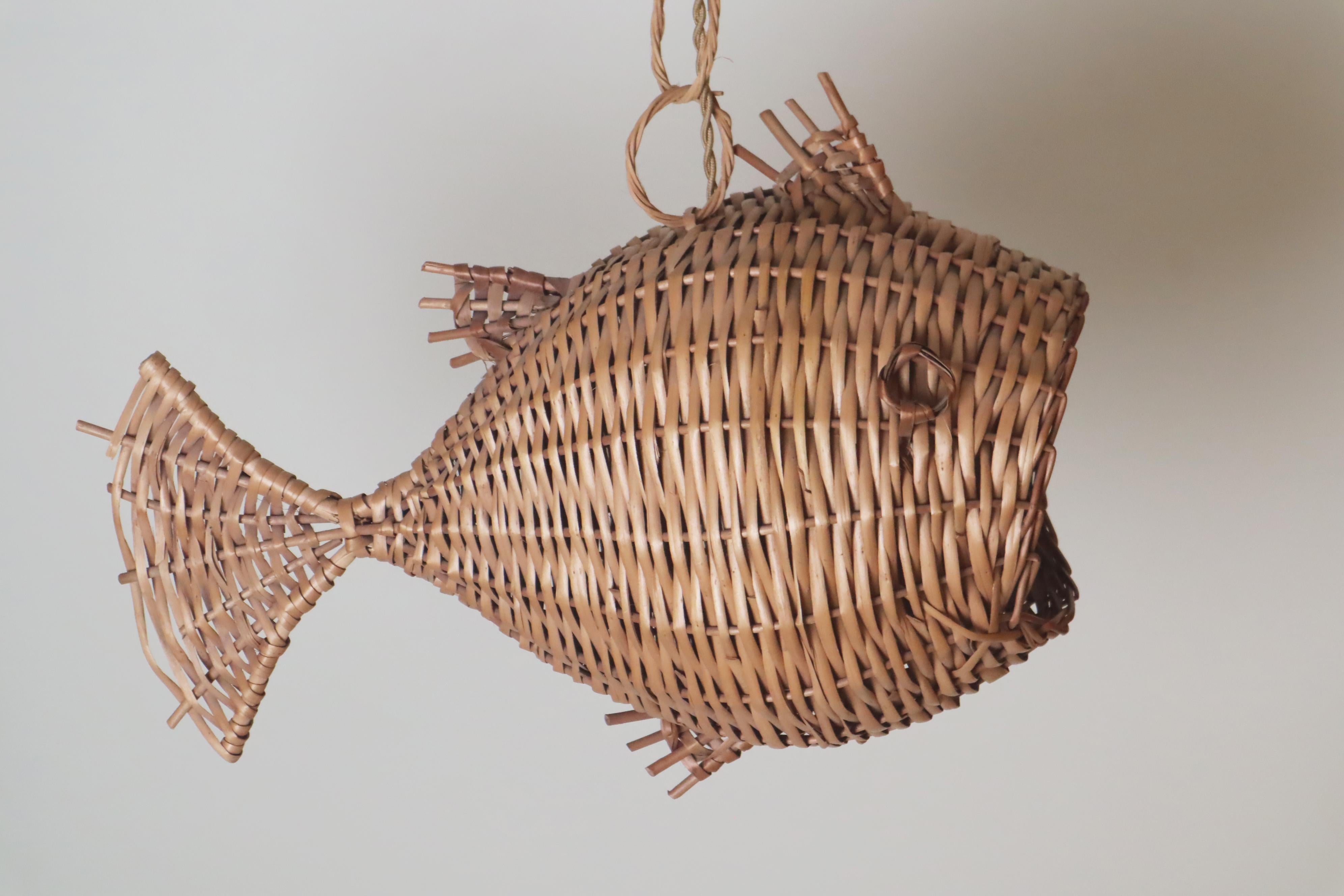 Mid Century Boho Französisch Wicker Fisch Deckenleuchte im Angebot 4