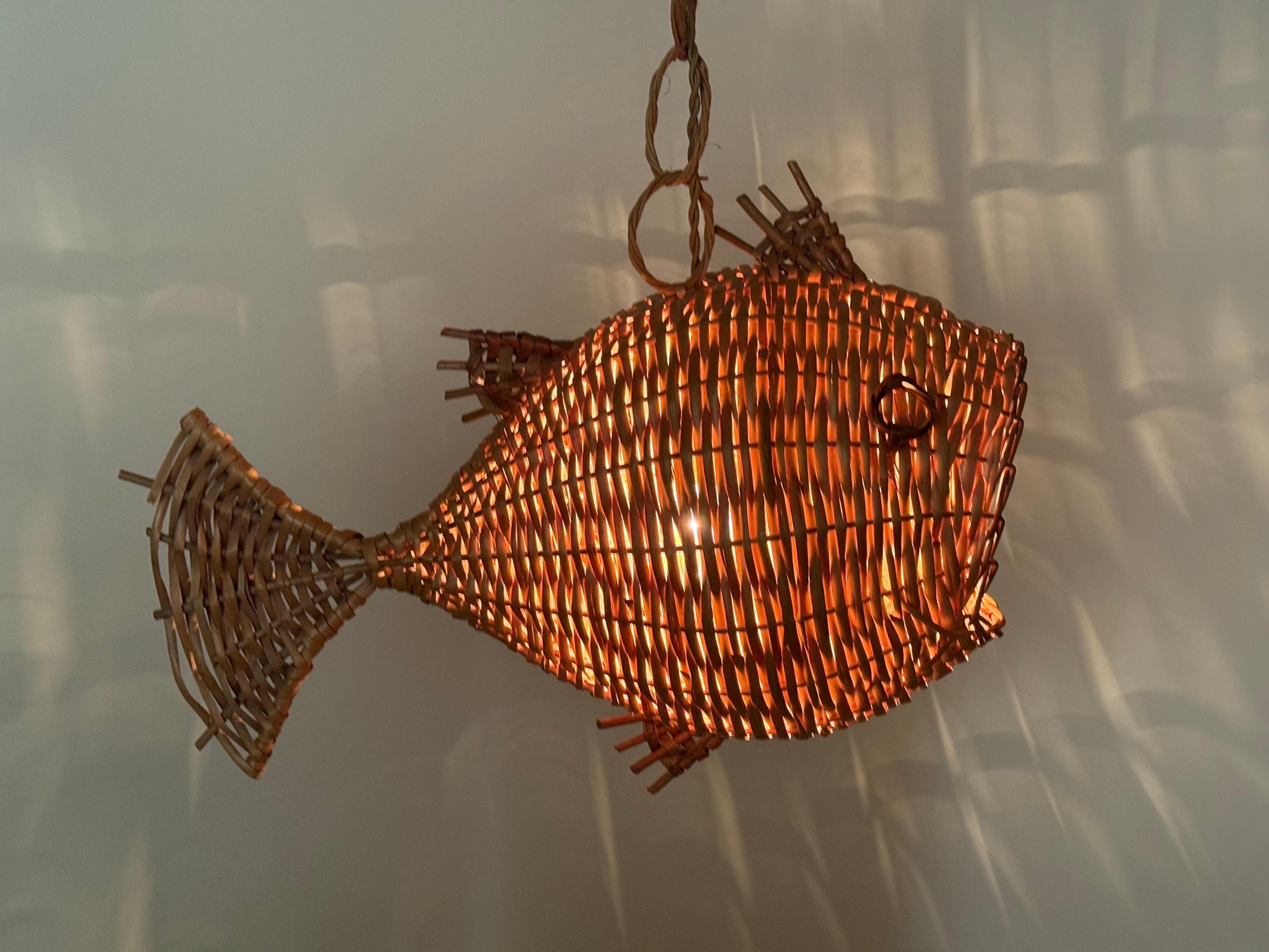 Mid Century Boho Französisch Wicker Fisch Deckenleuchte im Angebot 6