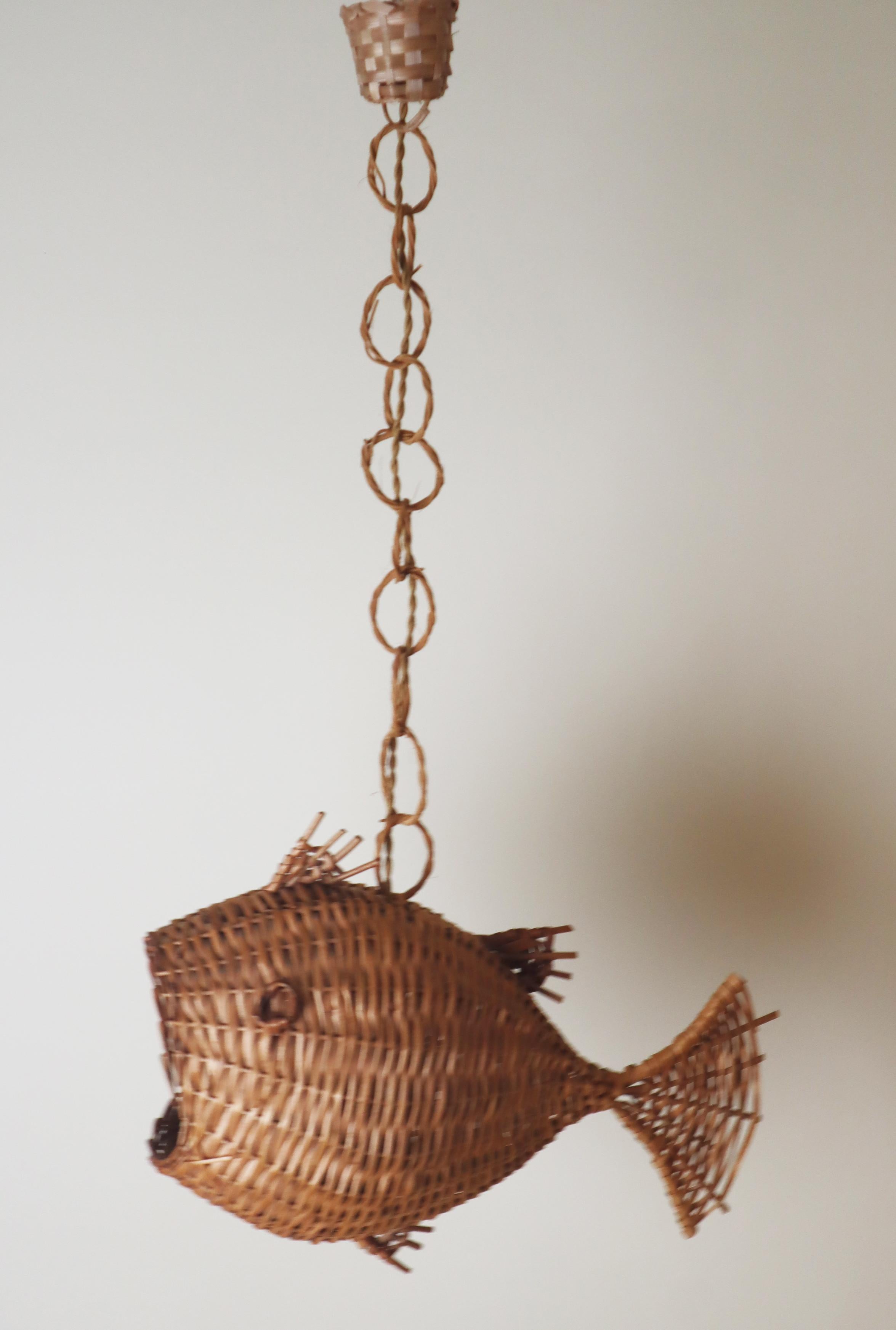Mid Century Boho Französisch Wicker Fisch Deckenleuchte (Handgefertigt) im Angebot