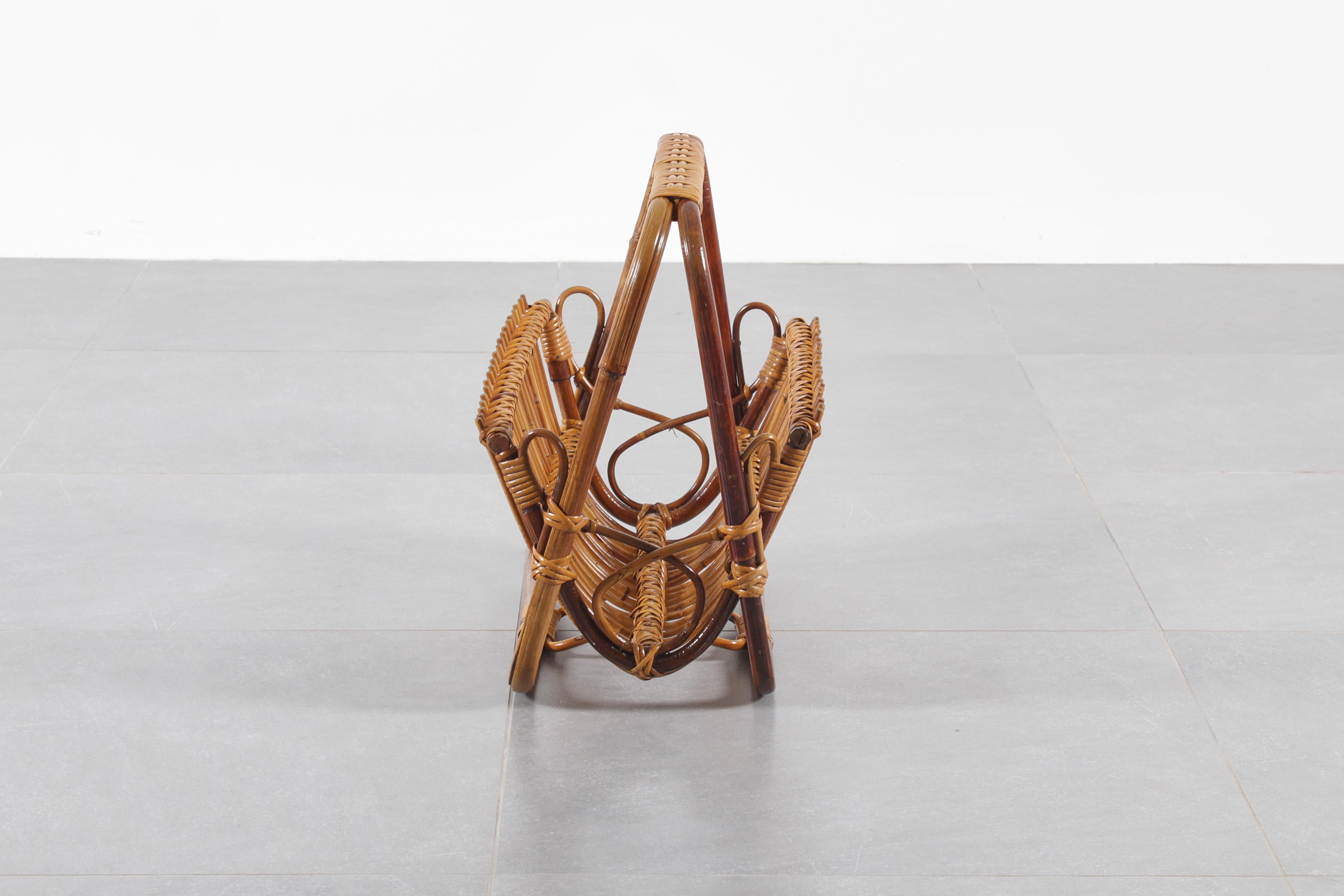 Mid-Century Italian Bamboo and Wicker Magazine Rack, 60s In Good Condition For Sale In Palermo, IT