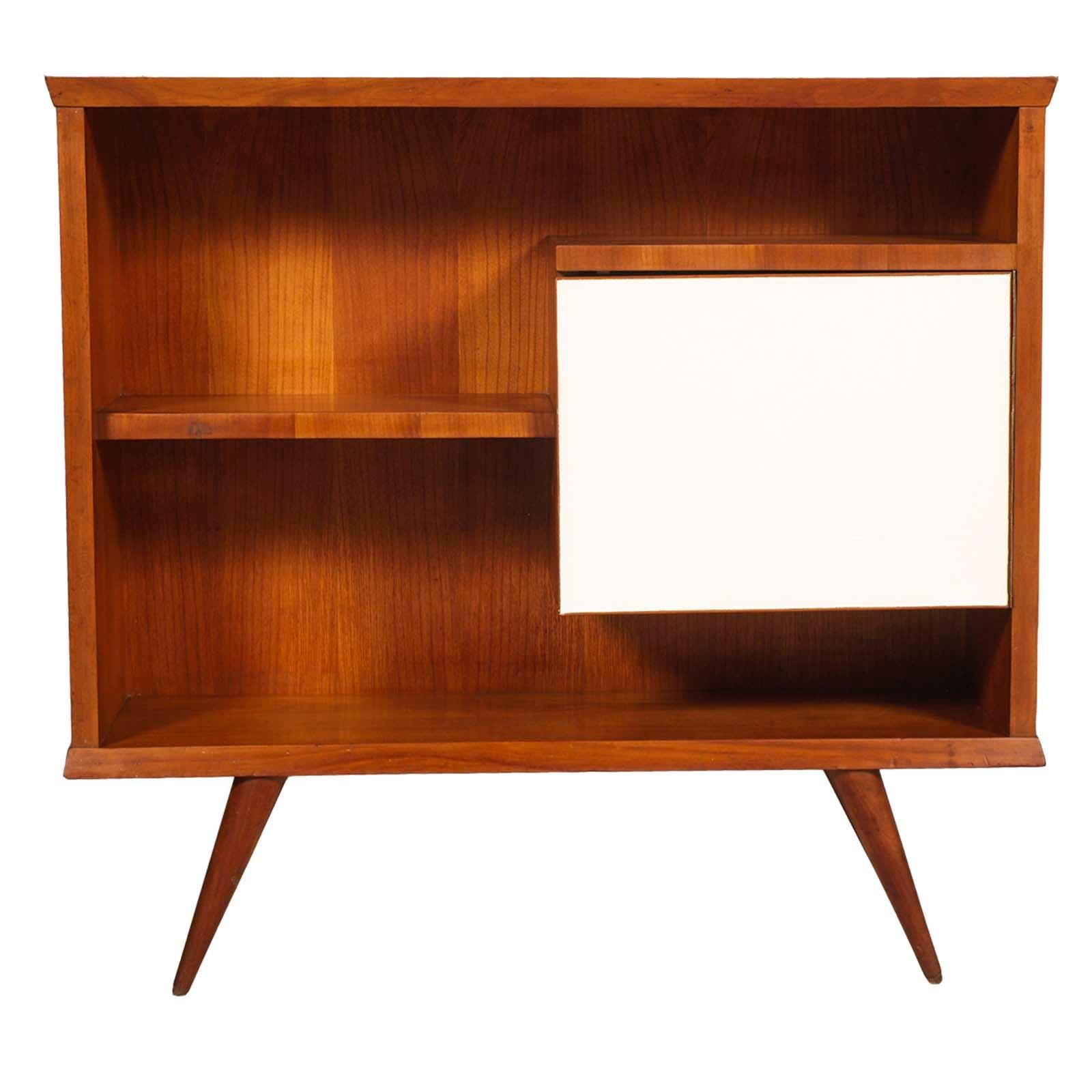 Small bookcase, cabinet, Ico Parisi attributable, in veneered teack, labelled La Permanente Mobili Cantù, with top and cream white painted door, restored and wax polished, circa 1940s.
