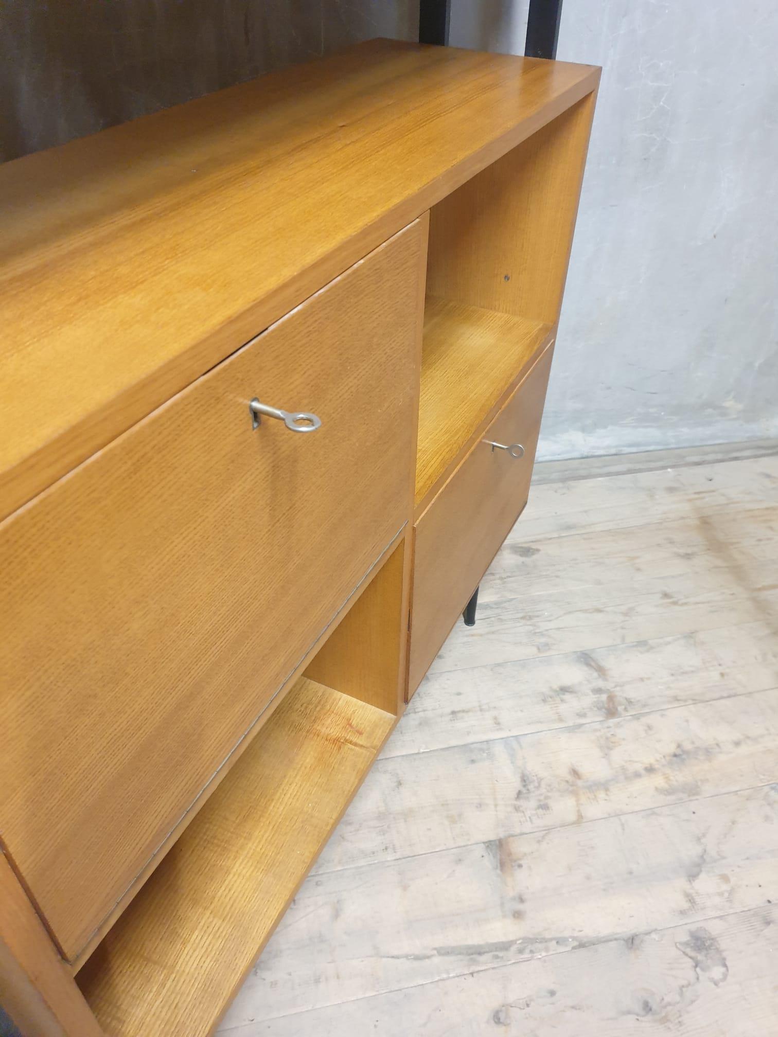Mid century Bookcase, 1960´s, Czechoslovakia In Good Condition For Sale In Prague 8, CZ