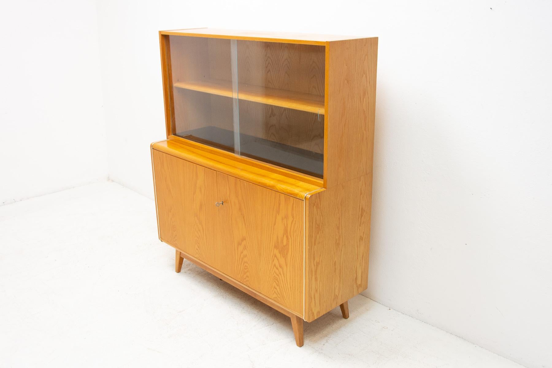 Czech Mid Century Bookcase by Hubert Nepožitek & Bohumil Landsman for Jitona, 1960s For Sale