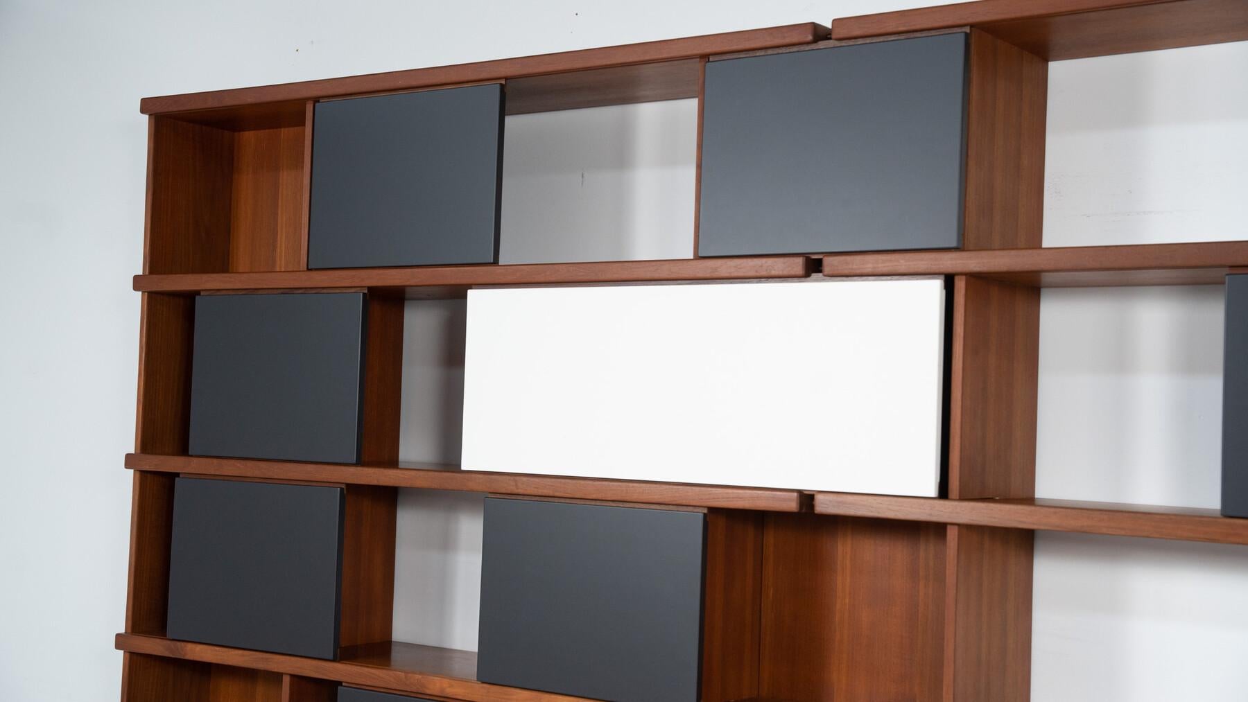 Italian Mid-Century Bookcase by Ilmari Tapiovaara, La Permanente Mobili Cantu, 1950s For Sale