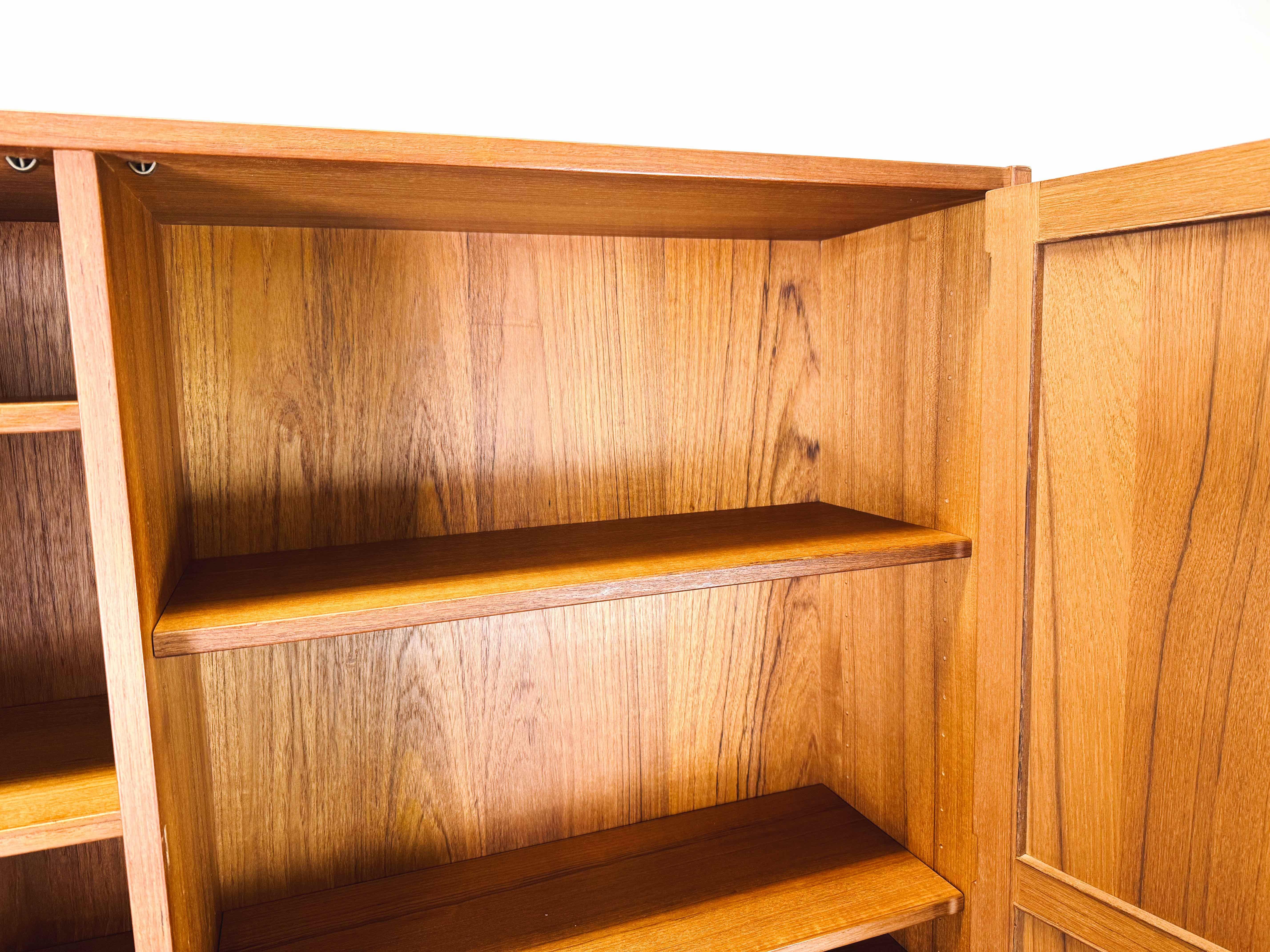Mid Century Bücherregal Troeds Nils Jonsson Teak Schweden Domi Monté im Zustand „Gut“ im Angebot in Berlin, DE