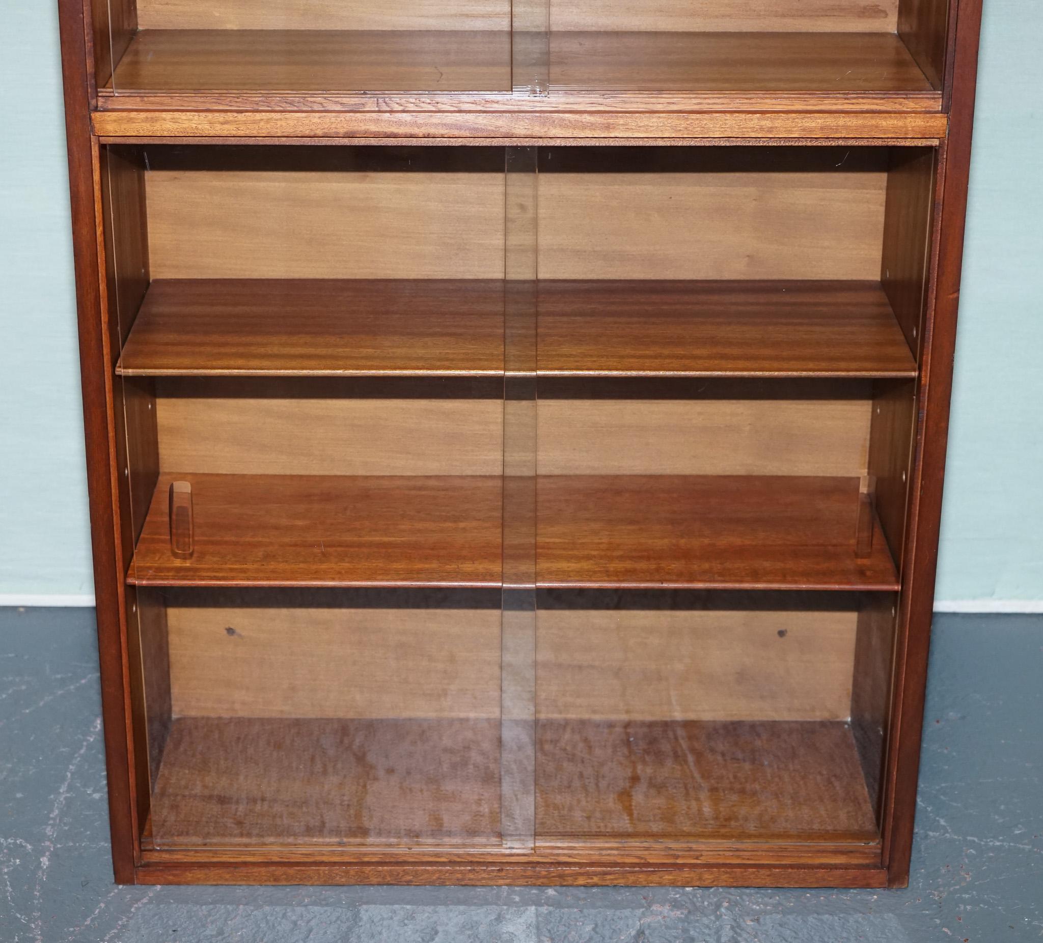MID CENTURY BOOKCASE DISPLAY CABINET WITH GLASS SLiDING DOORS In Good Condition For Sale In Pulborough, GB