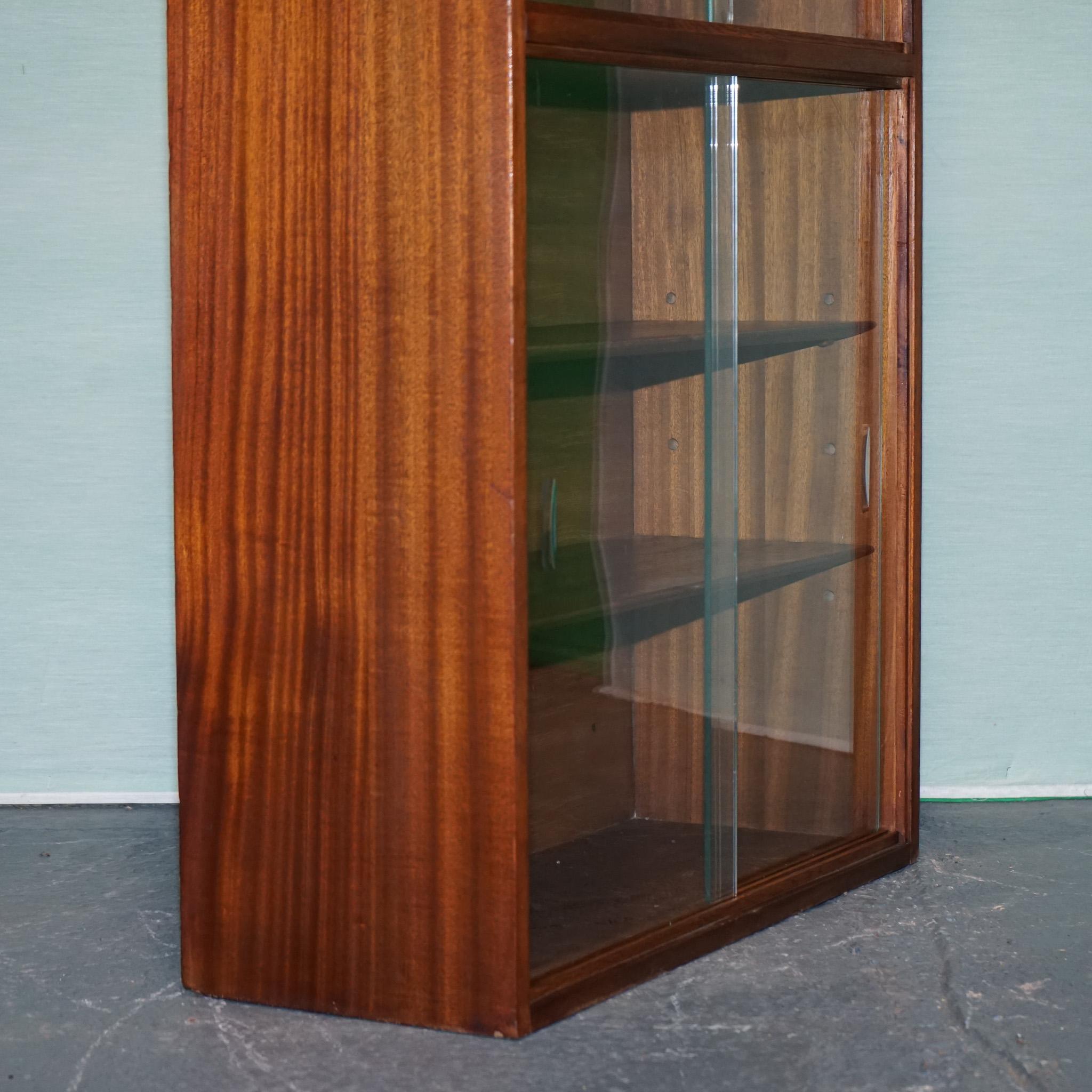 MID CENTURY BOOKCASE DISPLAY CABINET WITH GLASS SLiDING DOORS For Sale 2