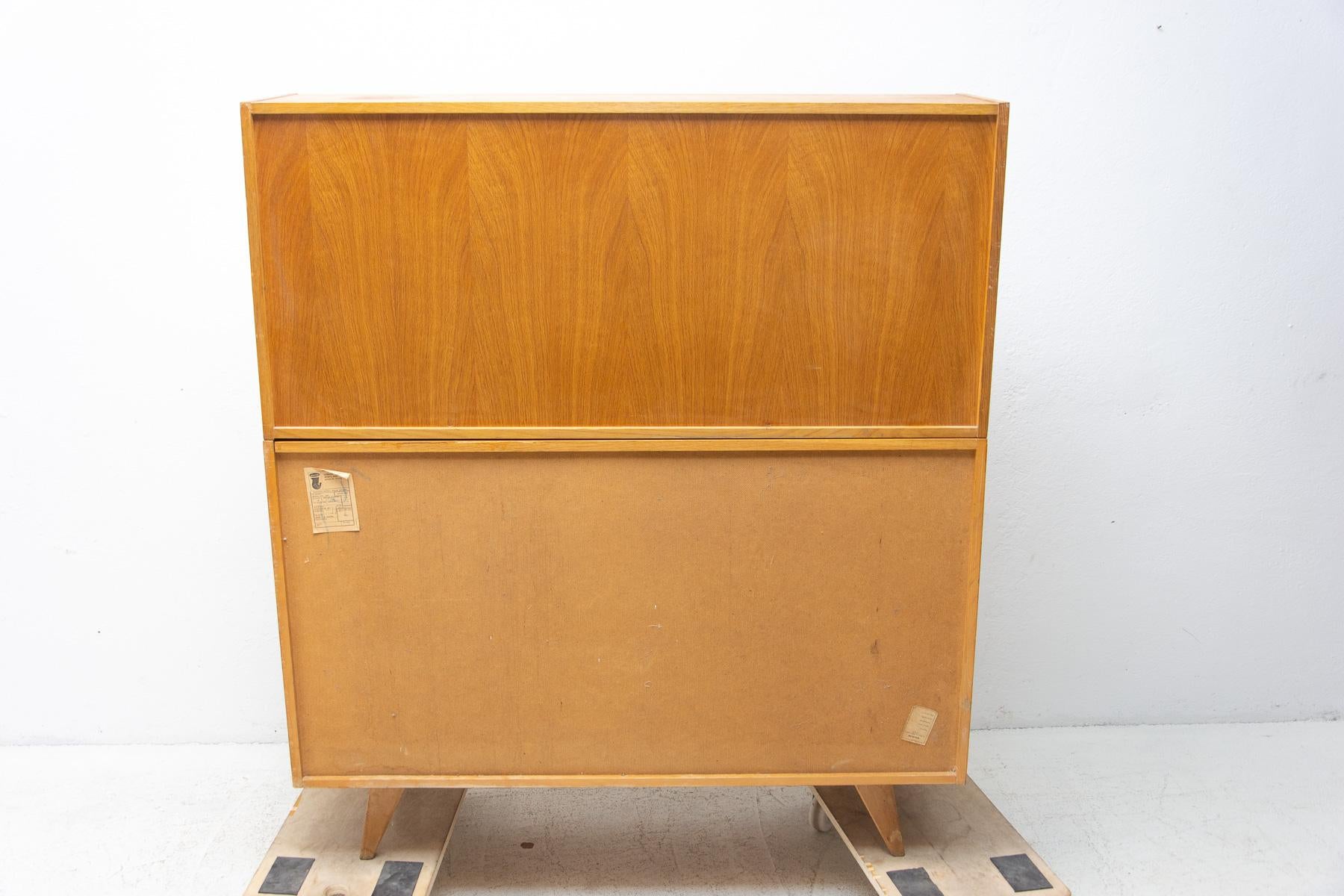 Mid Century Bookcase U-453 by Jiří Jiroutek for Interier Praha, 1960´s For Sale 8