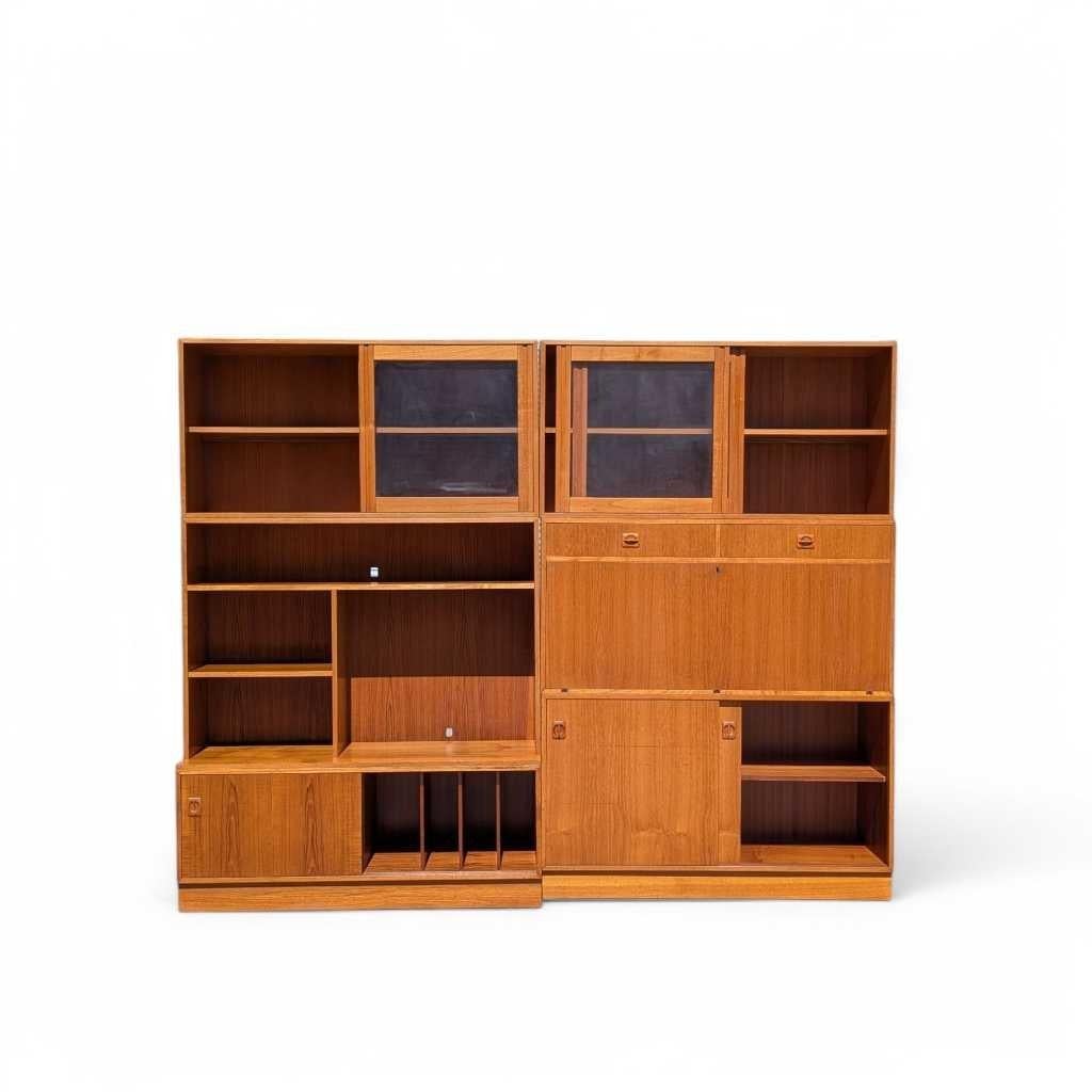Mid-Century Bookcase Wall Unit, Teak Veneer, Warm Finish, Denmark, c. 1960s For Sale 1