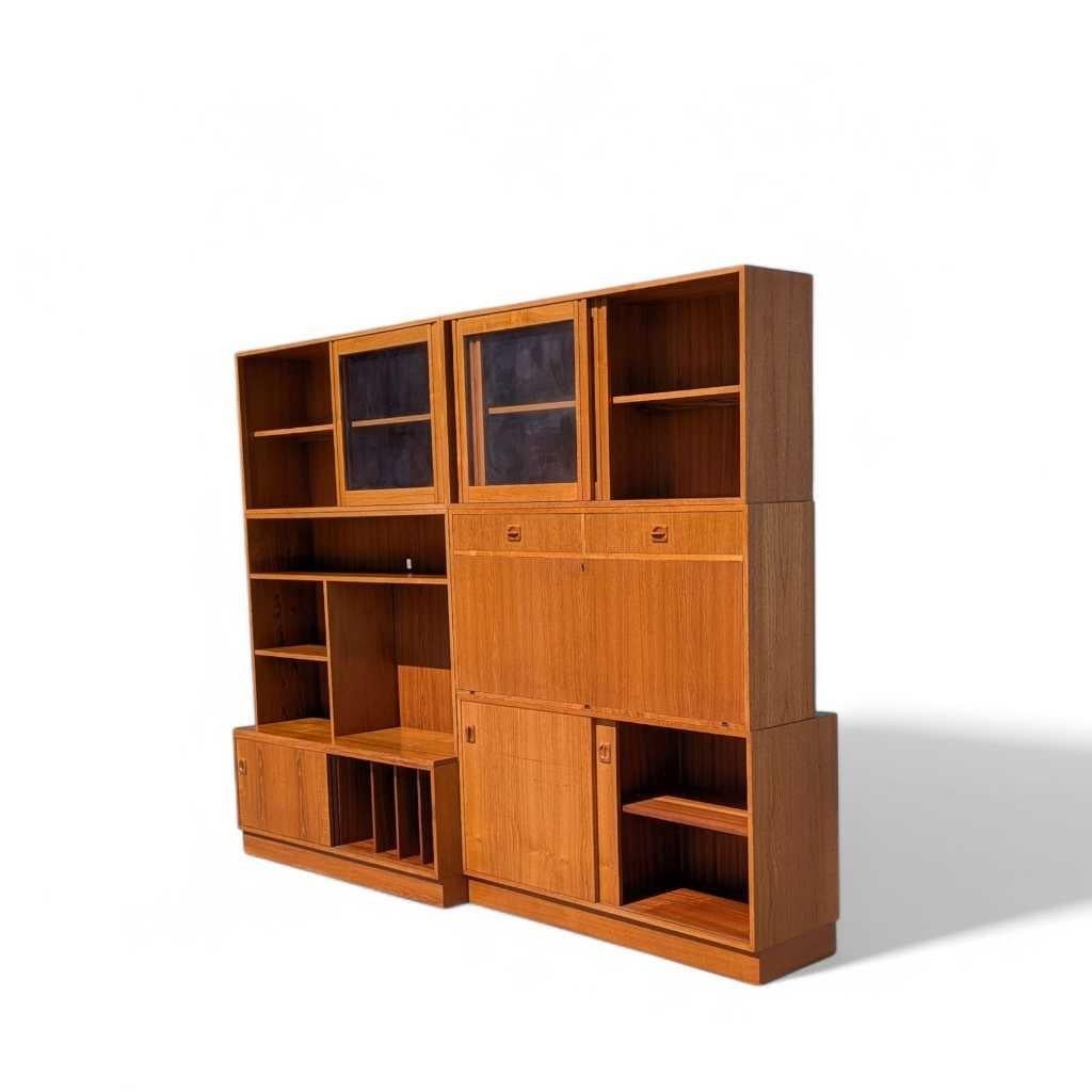 Mid-Century Bookcase Wall Unit, Teak Veneer, Warm Finish, Denmark, c. 1960s For Sale 2