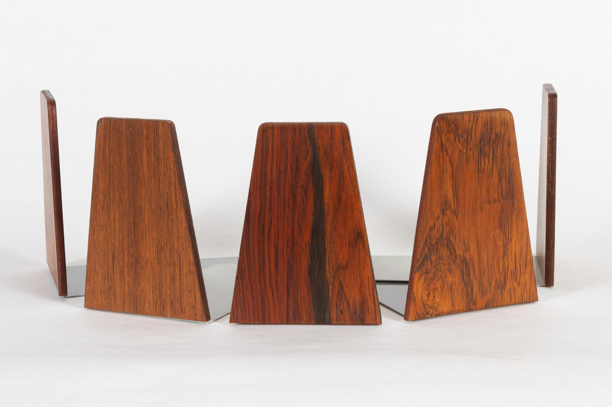Midcentury bookends by Kai Kristiansen for FM 1960s, set of 5
Very decorative Danish modern bookends in rosewood and metal designed by Danish designer Kai Kristiansen for Feldballes Møbelfabrik.
Very good condition. Cleaned and polished.