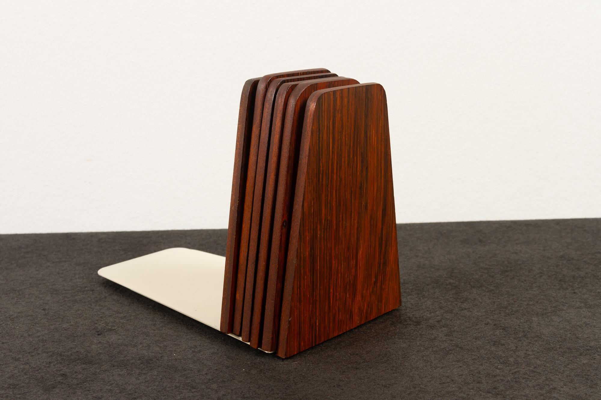 Mid-century bookends by Kai Kristiansen for FM 1960s, set of 6
Very decorative Danish modern bookends in rosewood and metal designed by Danish designer Kai Kristiansen for Feldballes Møbelfabrik.
Very good condition. Cleaned and polished.