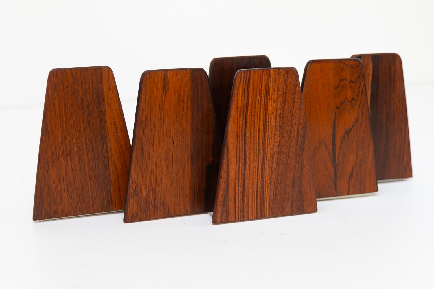 Scandinavian Mid-century bookends by Kai Kristiansen for FM 1960s, set of 6.
Decorative Danish modern bookends in rosewood and metal designed by Danish designer Kai Kristiansen for Feldballes Møbelfabrik. Made as a supplement to FM Reolen wall unit