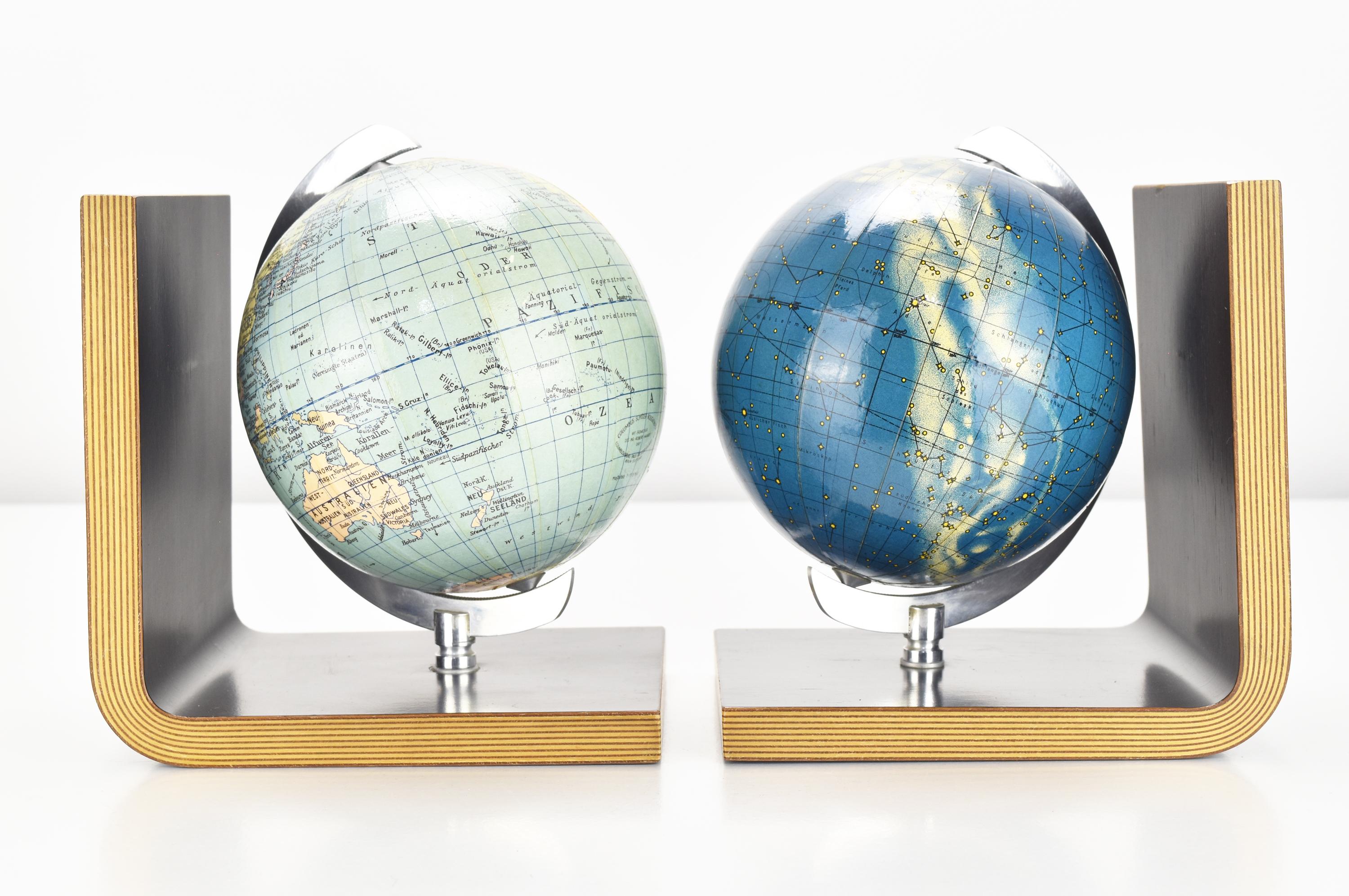 Mid Century Bookends Revolving World & Moon Globe In Good Condition For Sale In Bad Säckingen, DE