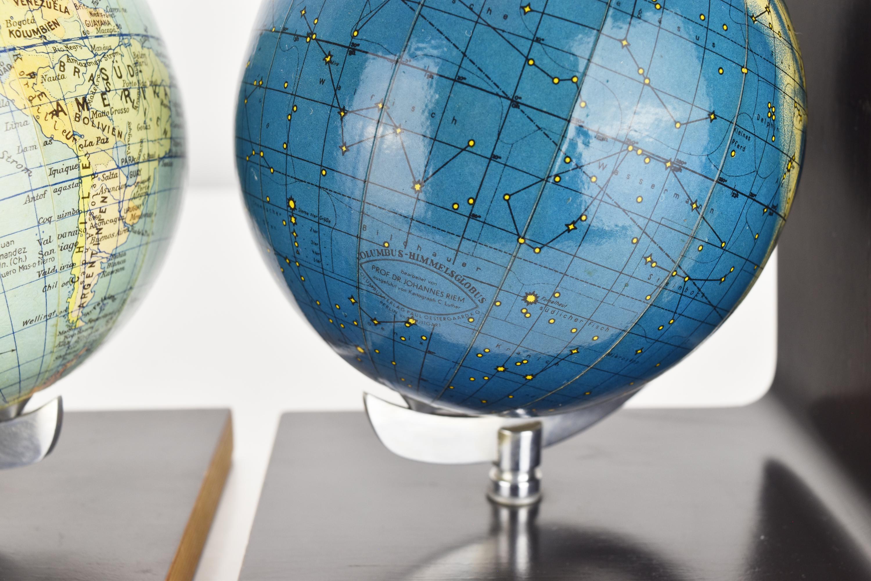 Métal Serre-livres du milieu du siècle Globe rotatif du monde et de la lune en vente
