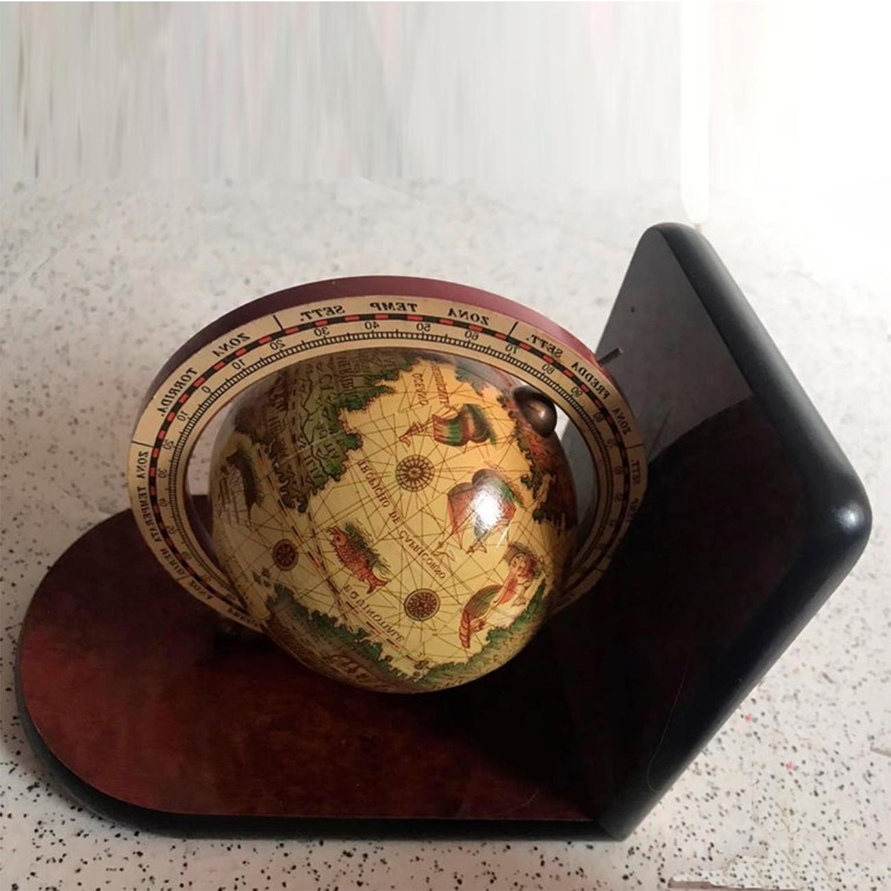 Pair of mid-century world globe bookends.

They globes are two pieces of timeless design ideal for a very masculine and sophisticated environment.
These pieces are ideal to place in your office or living room and evoke the environments of the