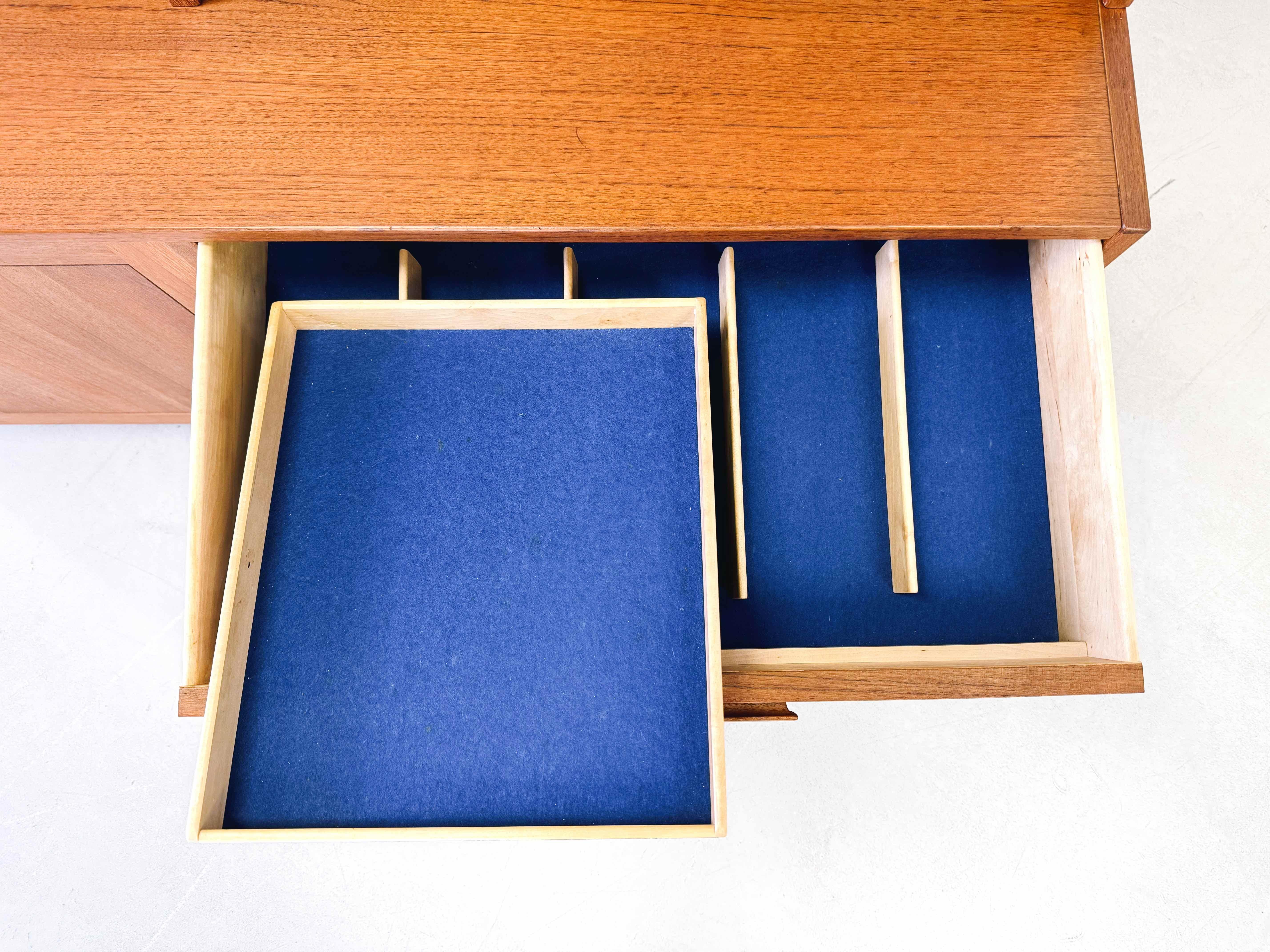 Mid Century Bücherregal Troeds Nils Jonsson Teak Schweden Domi Monté im Zustand „Hervorragend“ im Angebot in Berlin, DE