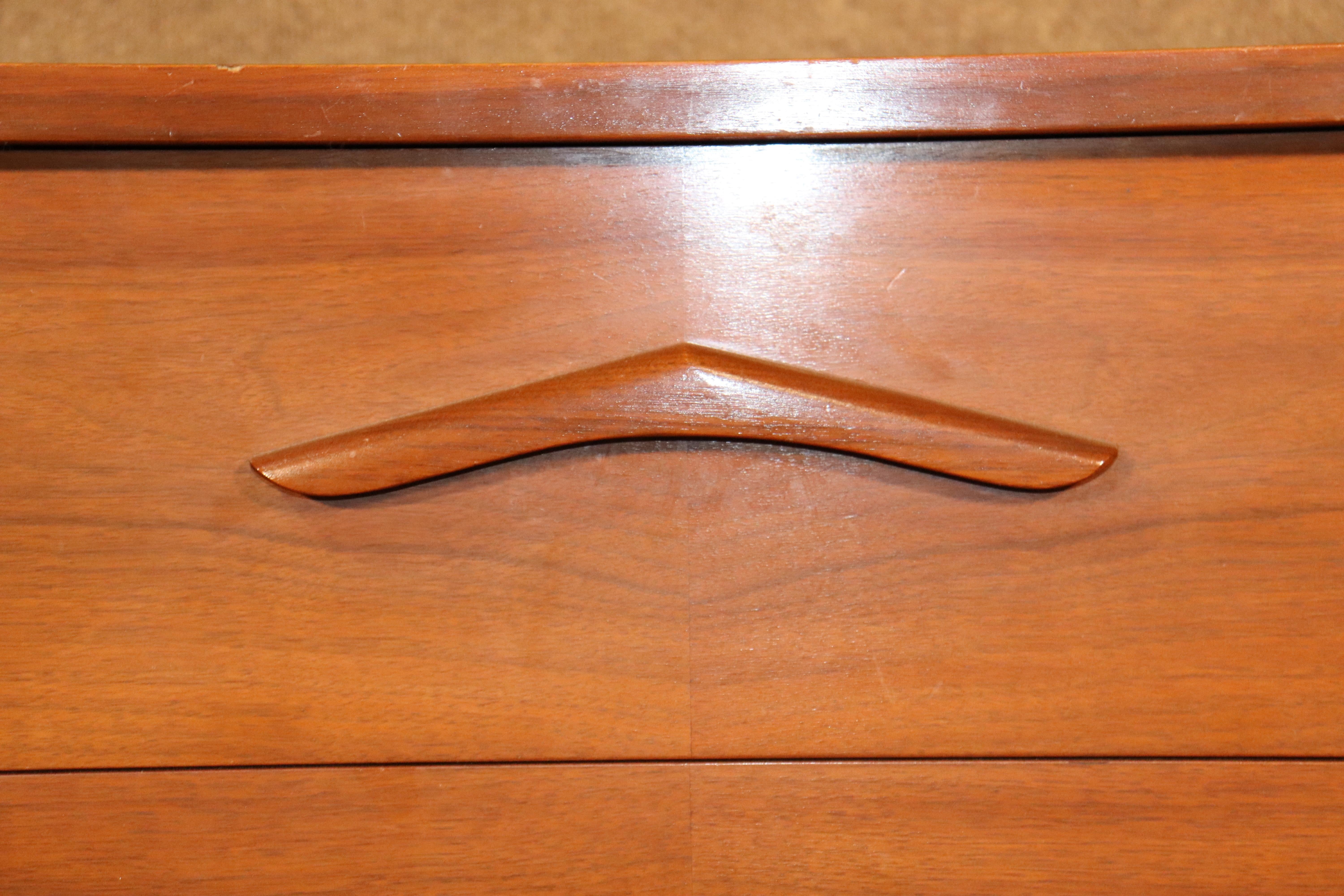 Mid-Century Boomerang Dresser For Sale 2