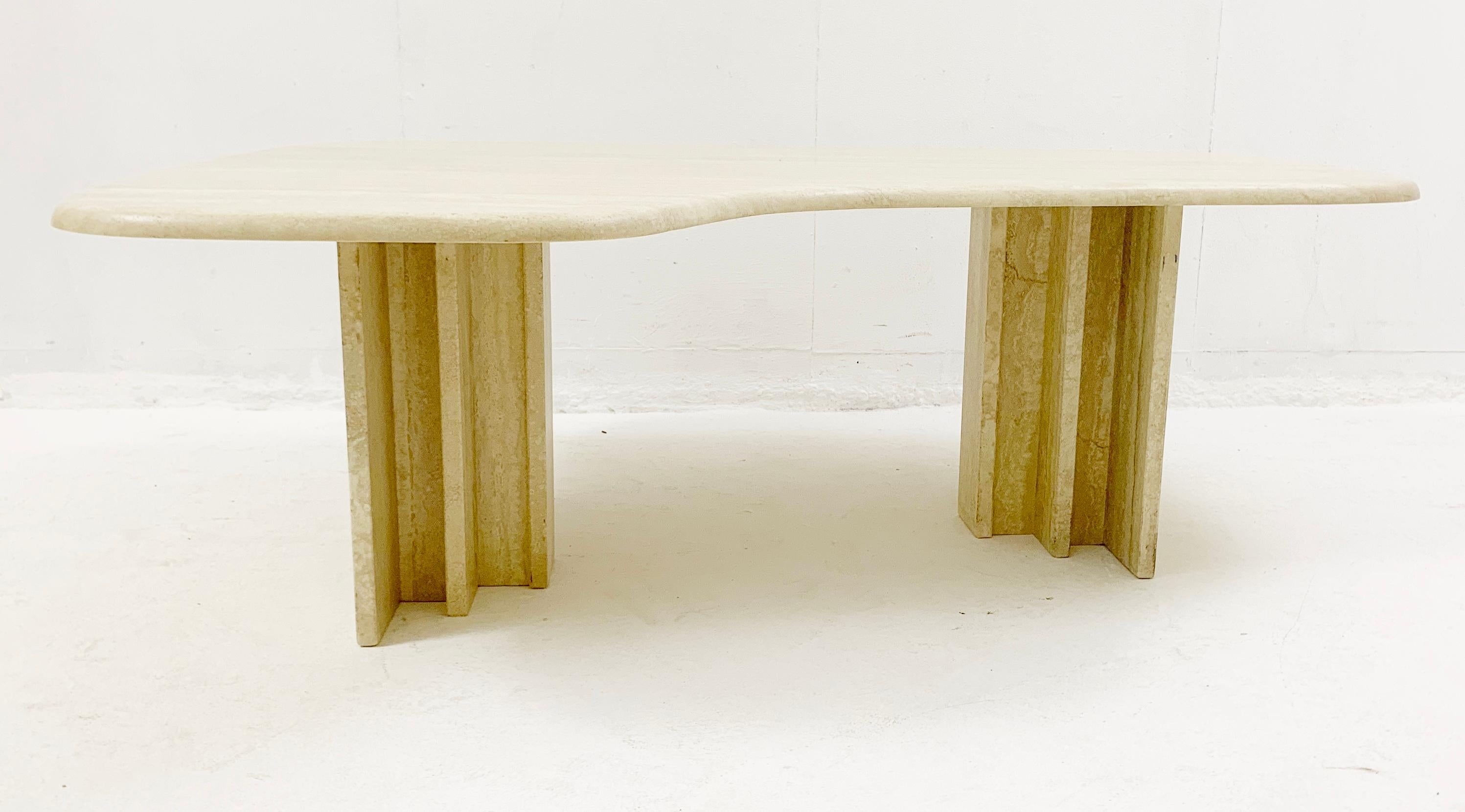 Mid-Century Boomerang Travertine Coffee Table, Italy, 1970s In Good Condition In Brussels, BE