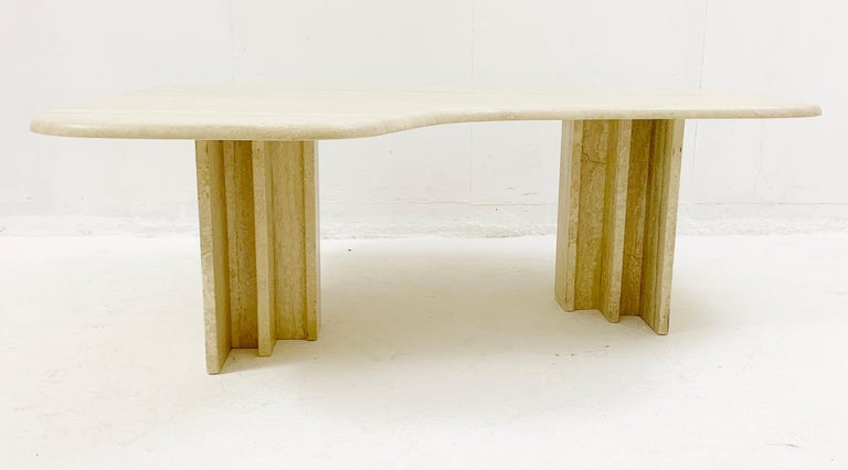 Mid-Century Boomerang Travertine Coffee Table, Italy, 1970s In Good Condition For Sale In Brussels, BE