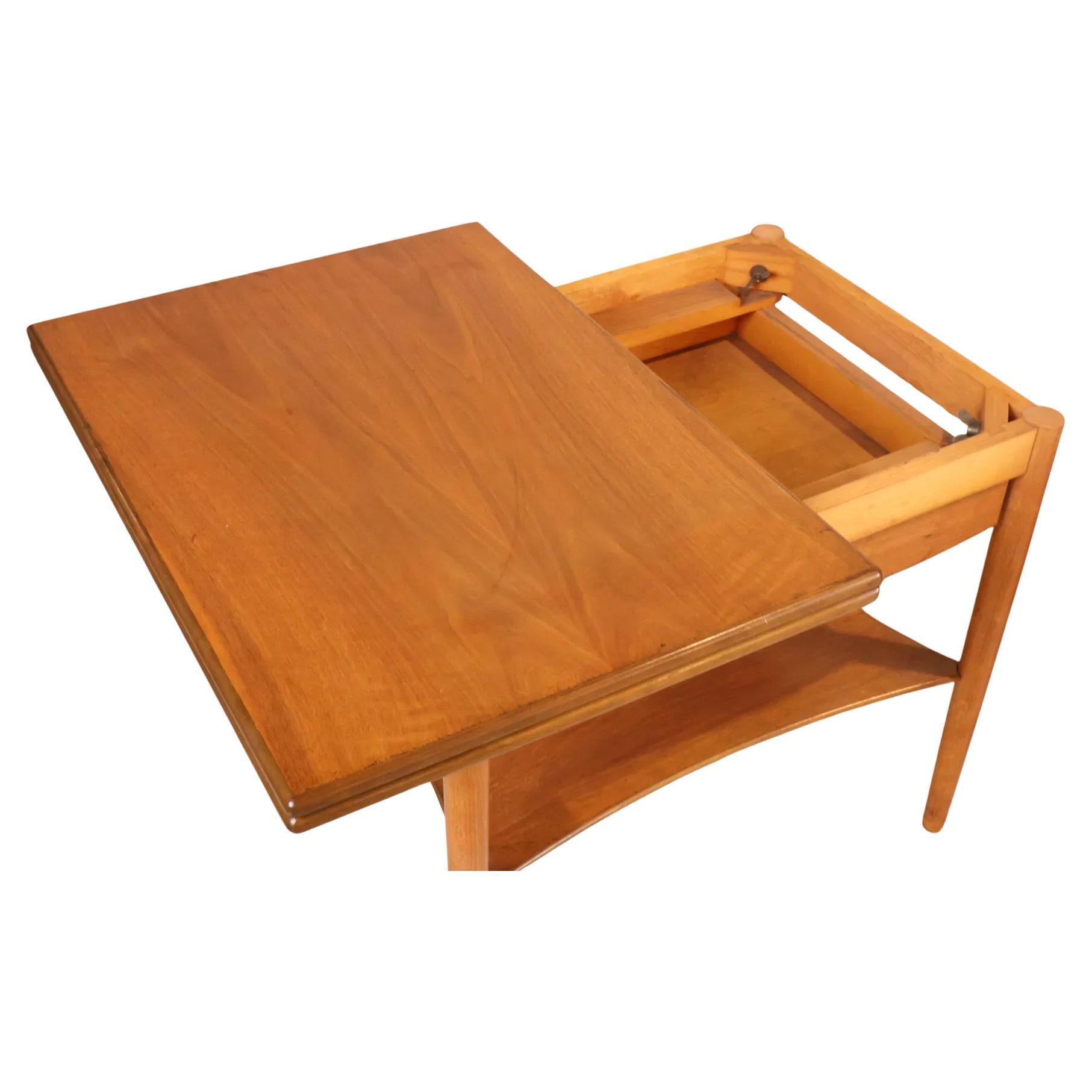 Mid Century Borge Mogensen Danish modern Buche und Teak Flip Top Barwagen Tisch von Søborg Møbelfabrik. Modell #149 mit zwei Schubladen, die unter der Schublade markiert sind. Hergestellt in Dänemark. Guter Vintage By Zustand. 

Pick up Available in