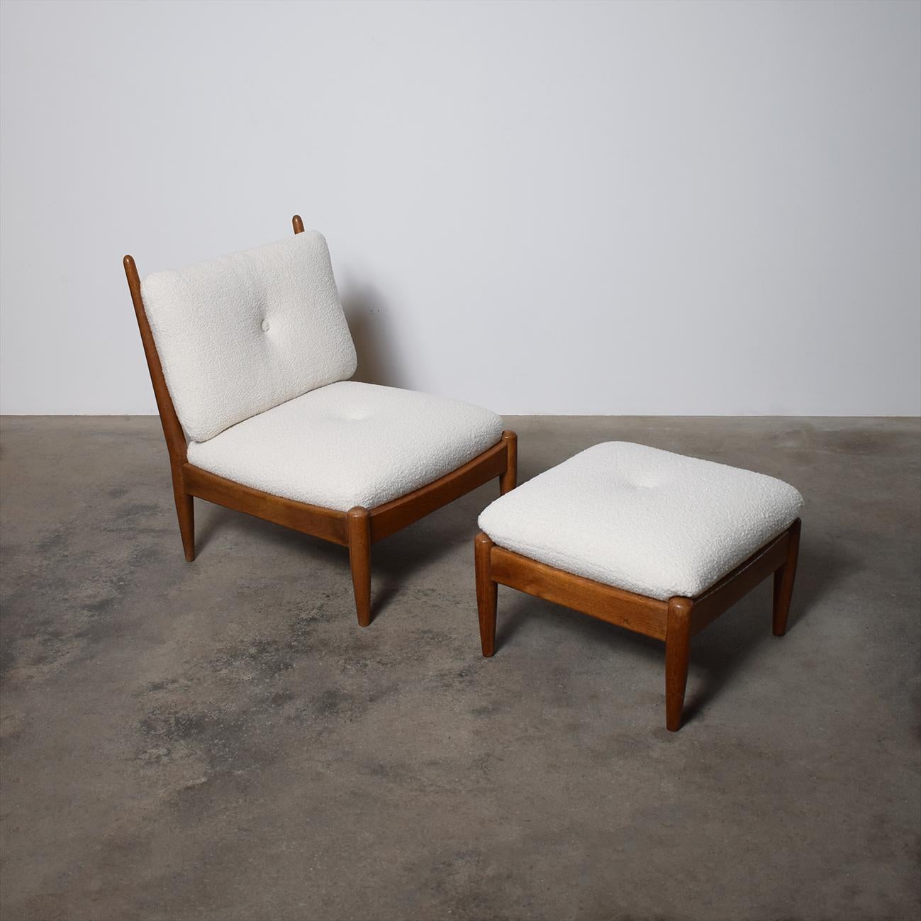 Mid Century Bouclé Lounge Chair With Ottoman, 1960s In Good Condition For Sale In ECHT, NL