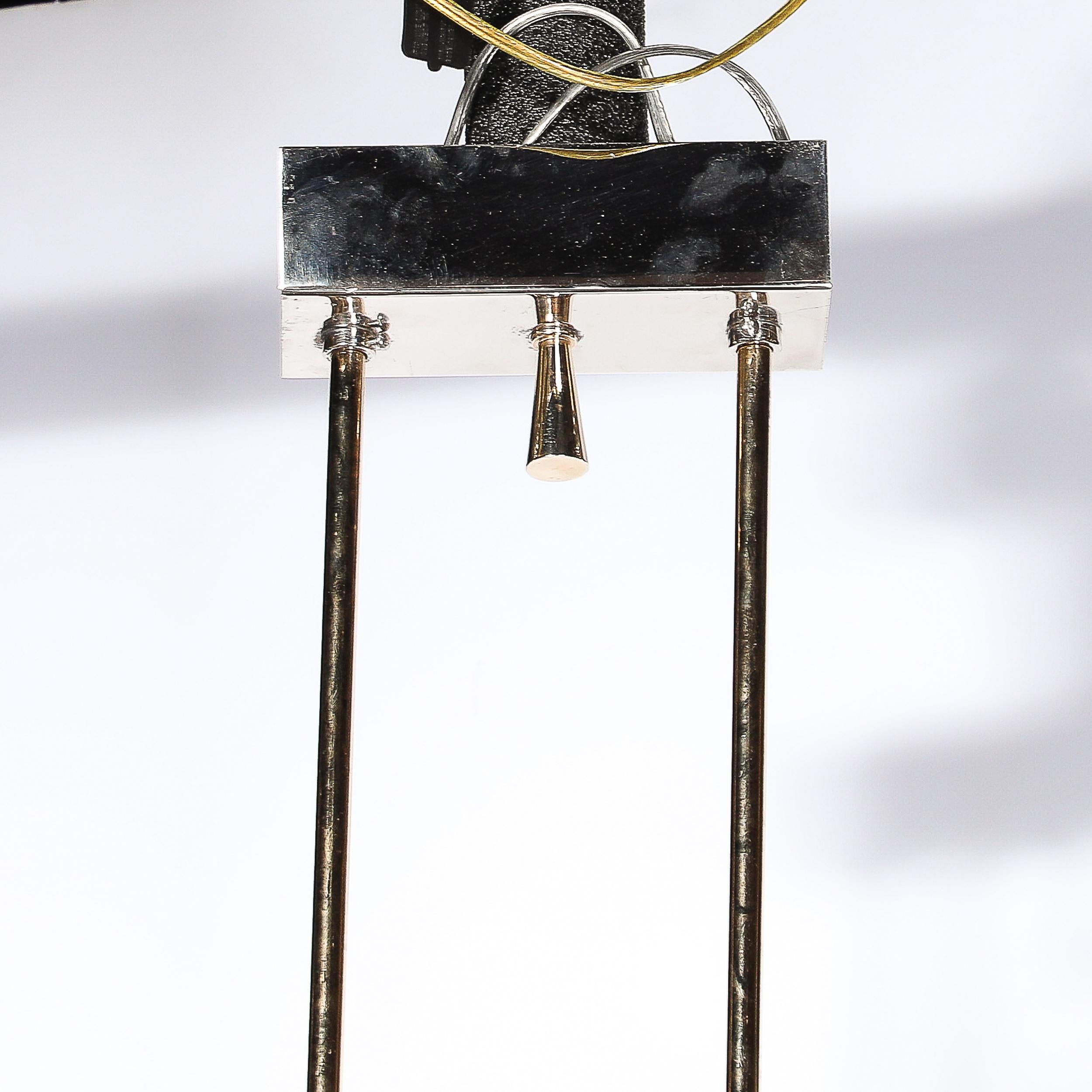 Francese Lampadario a sospensione a forma di arco di metà secolo in ottone lucido e nichel con vetro screziato in vendita