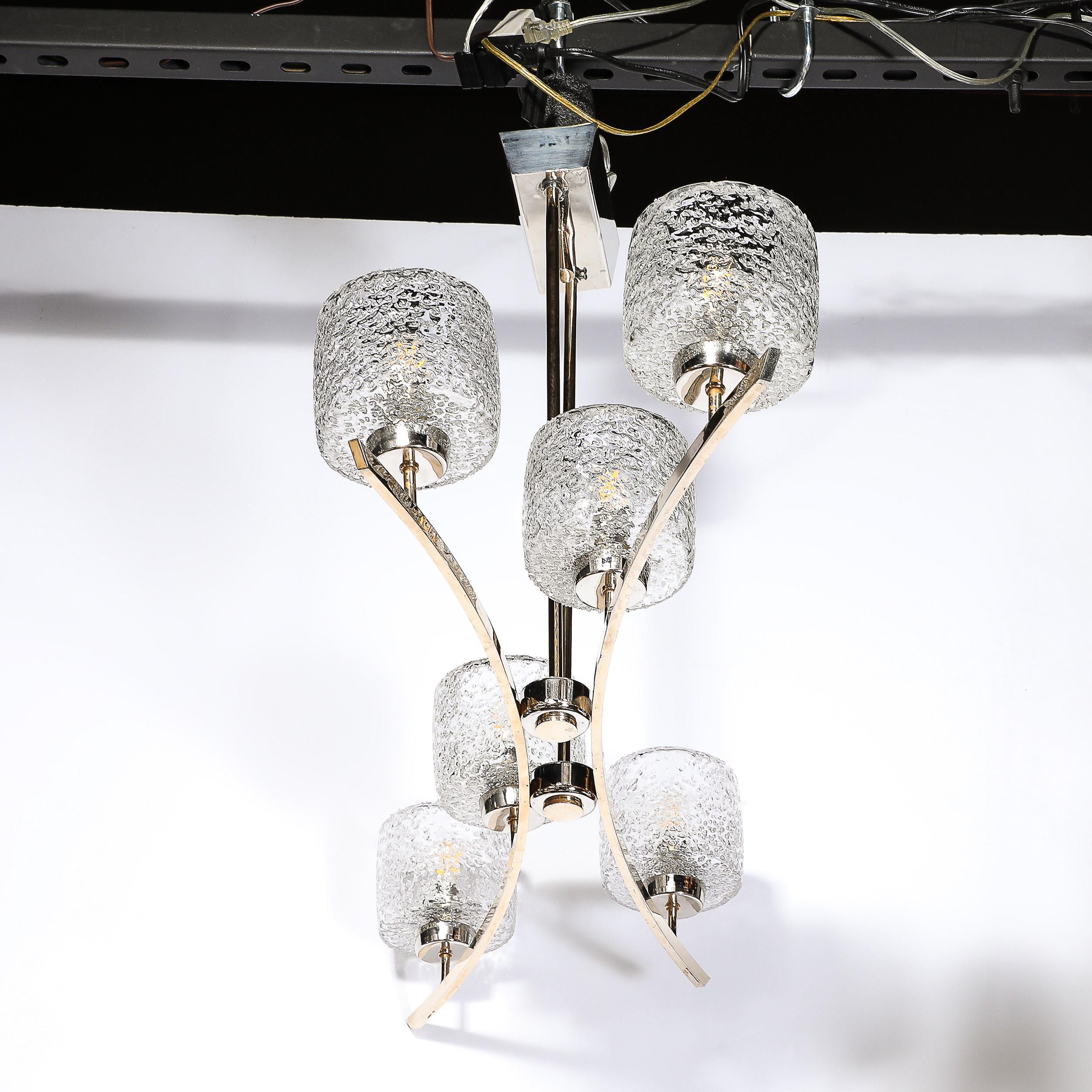 Metà XX secolo Lampadario a sospensione a forma di arco di metà secolo in ottone lucido e nichel con vetro screziato in vendita