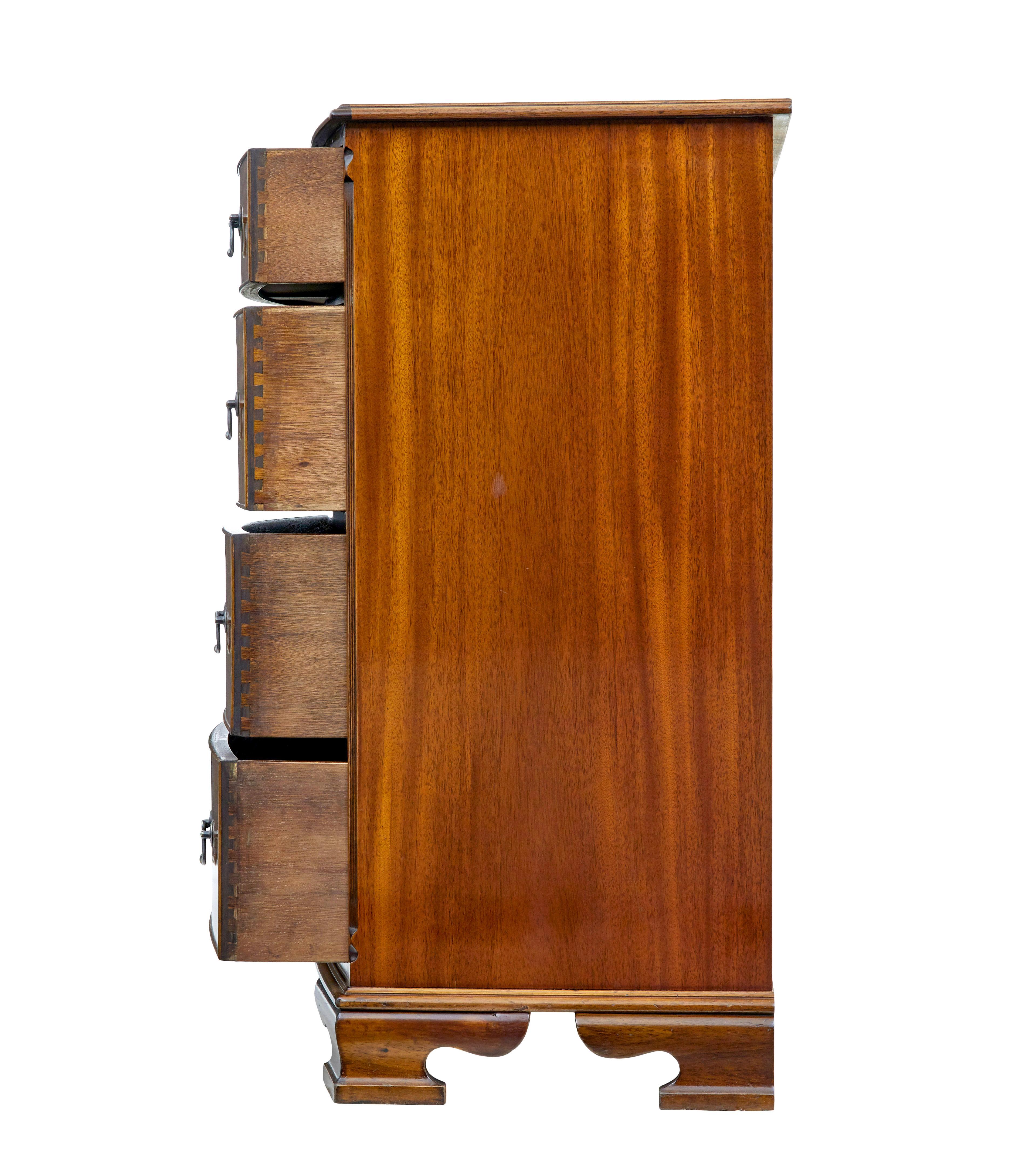 Inglese Cassettiera in mogano bowfront di Adams Richwood, metà del secolo scorso in vendita