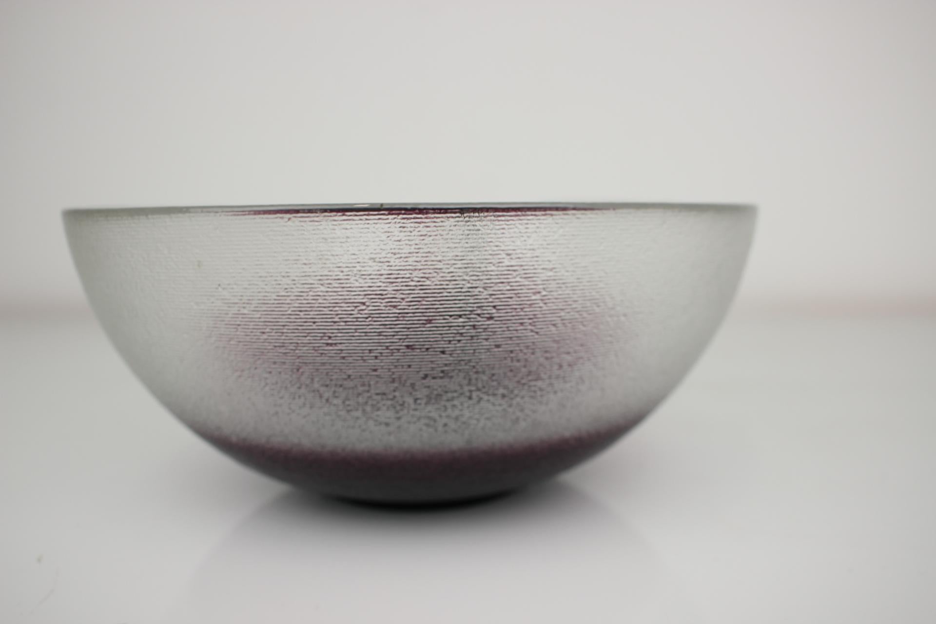 Mid-Century Bowl Designed by Jiri Suhajek for Crystalex, 1970's In Good Condition For Sale In Praha, CZ