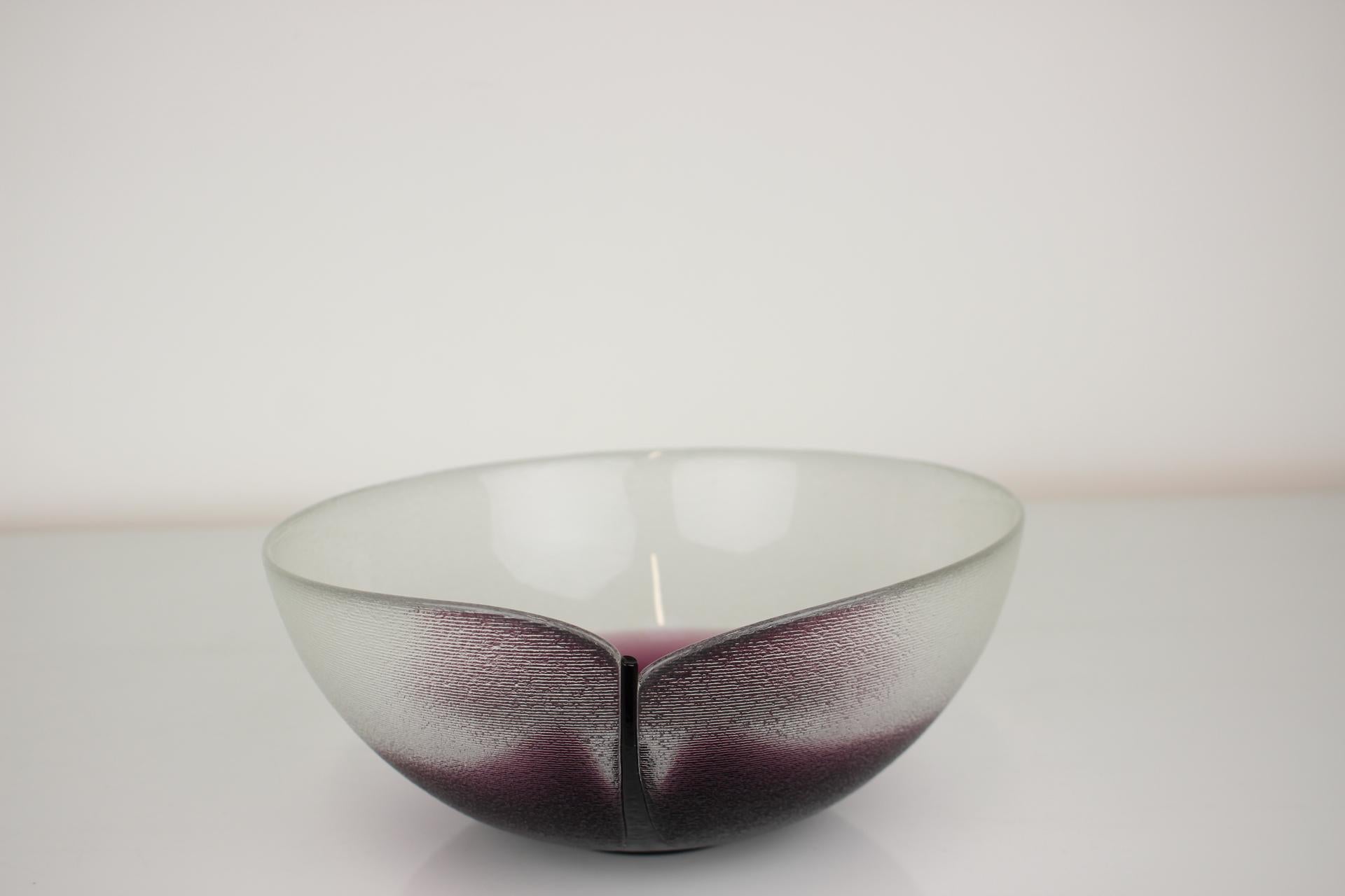 Late 20th Century Mid-Century Bowl Designed by Jiri Suhajek for Crystalex, 1970's For Sale