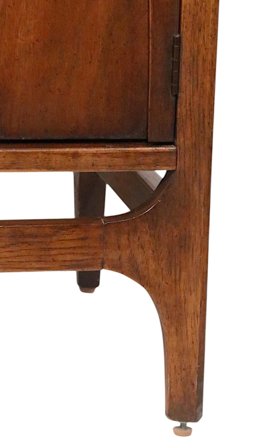 Credenza Broyhill Brasilia, credenza del Medioevo di Broyhill in vendita 6