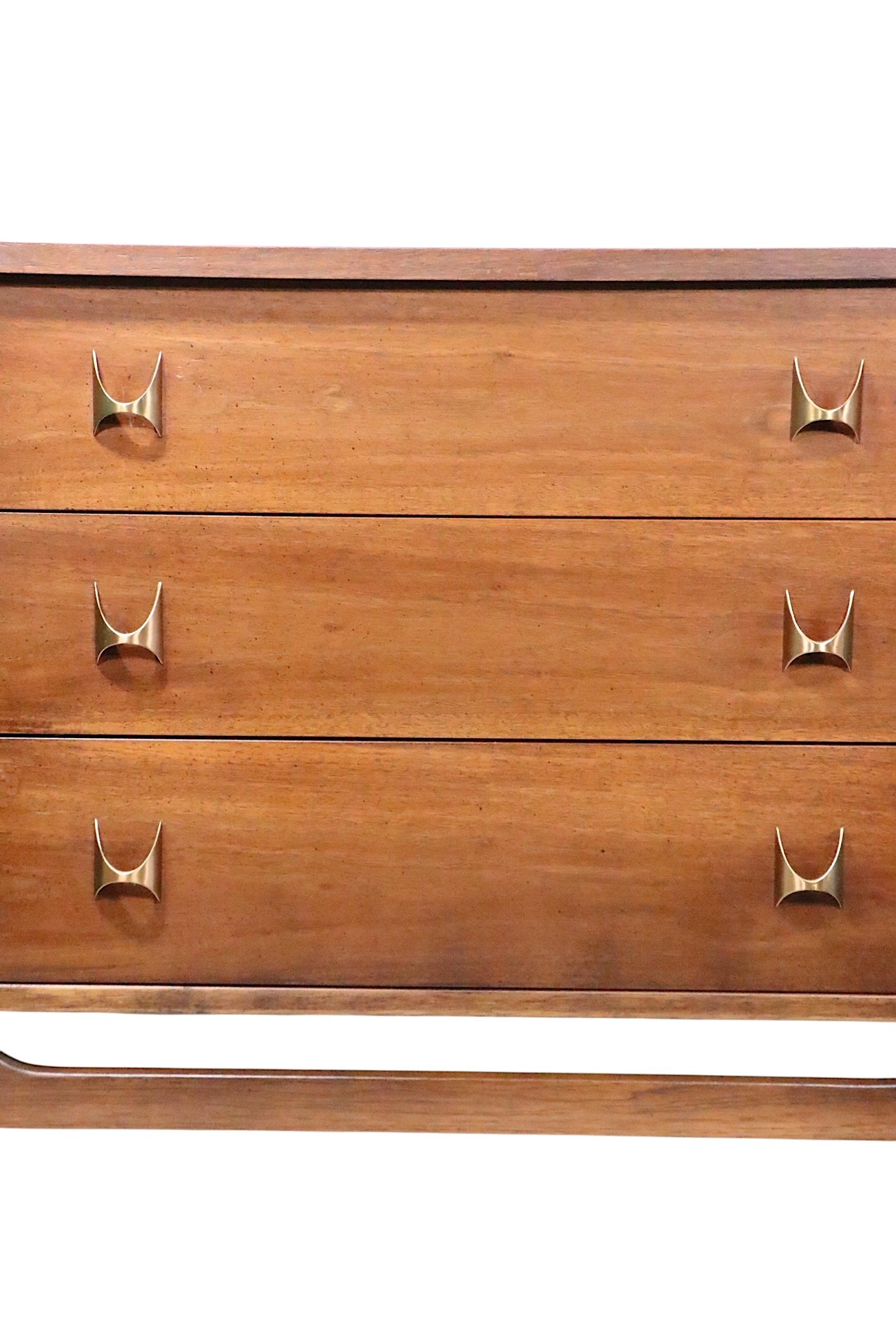 Credenza Broyhill Brasilia, credenza del Medioevo di Broyhill in vendita 7