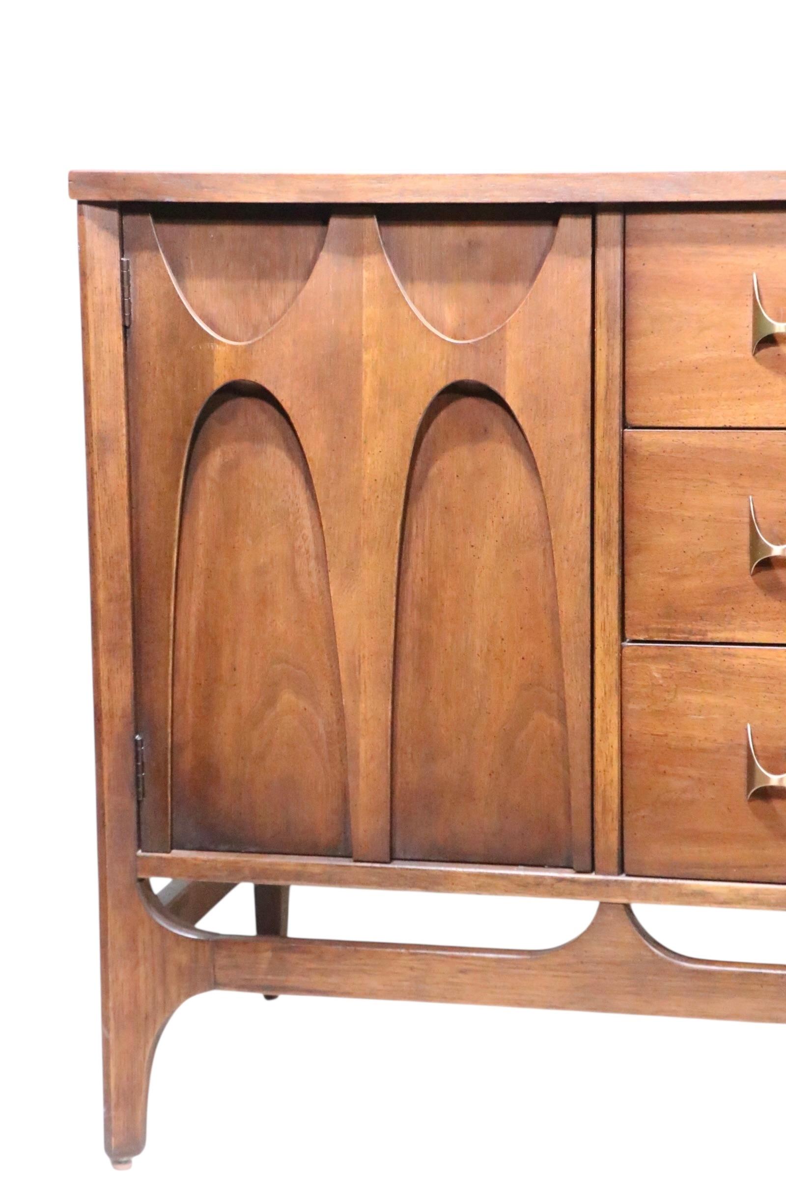 Credenza Broyhill Brasilia, credenza del Medioevo di Broyhill in vendita 11