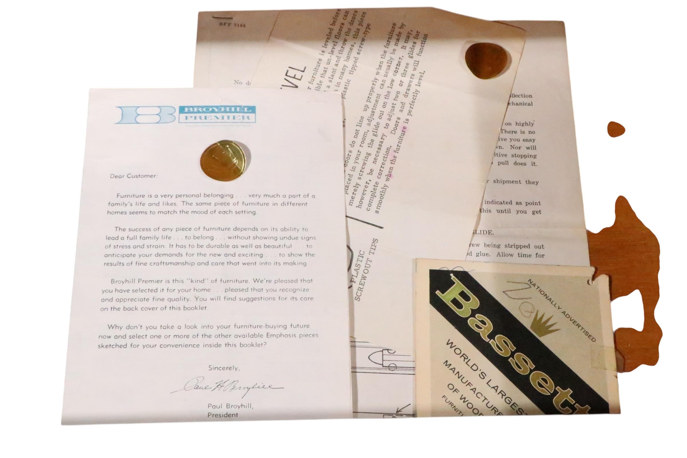 Credenza Broyhill Brasilia, credenza del Medioevo di Broyhill in vendita 12