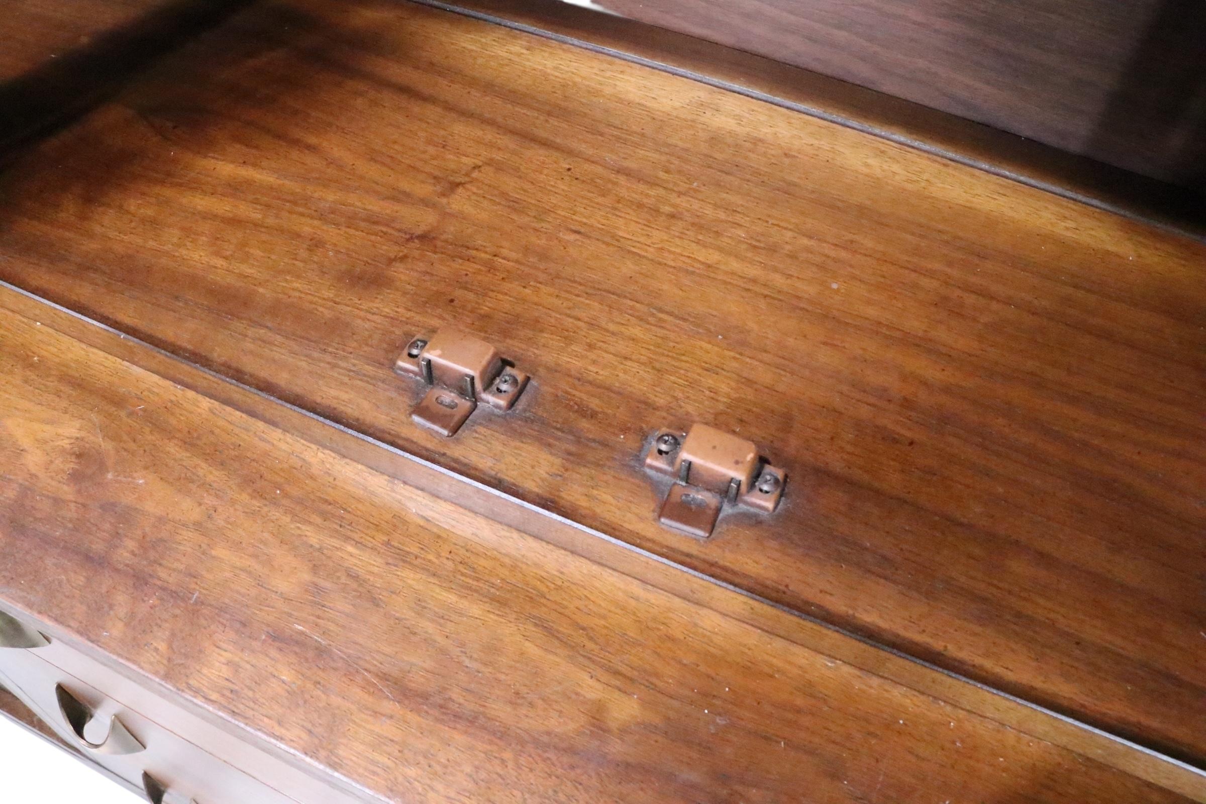 Credenza Broyhill Brasilia, credenza del Medioevo di Broyhill in vendita 13