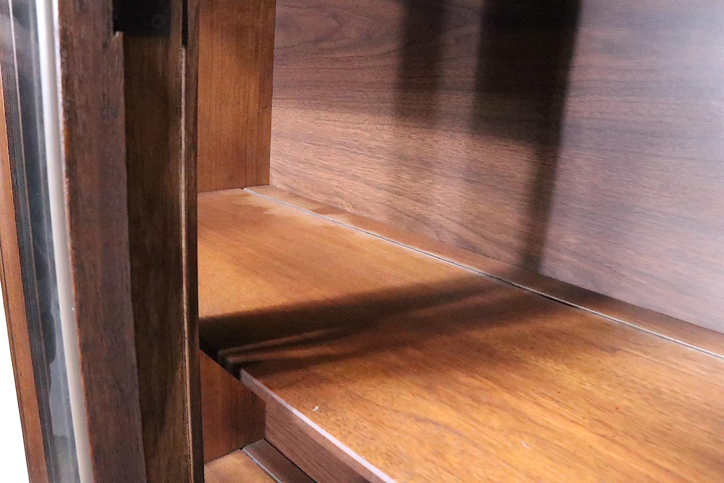 XX secolo Credenza Broyhill Brasilia, credenza del Medioevo di Broyhill in vendita