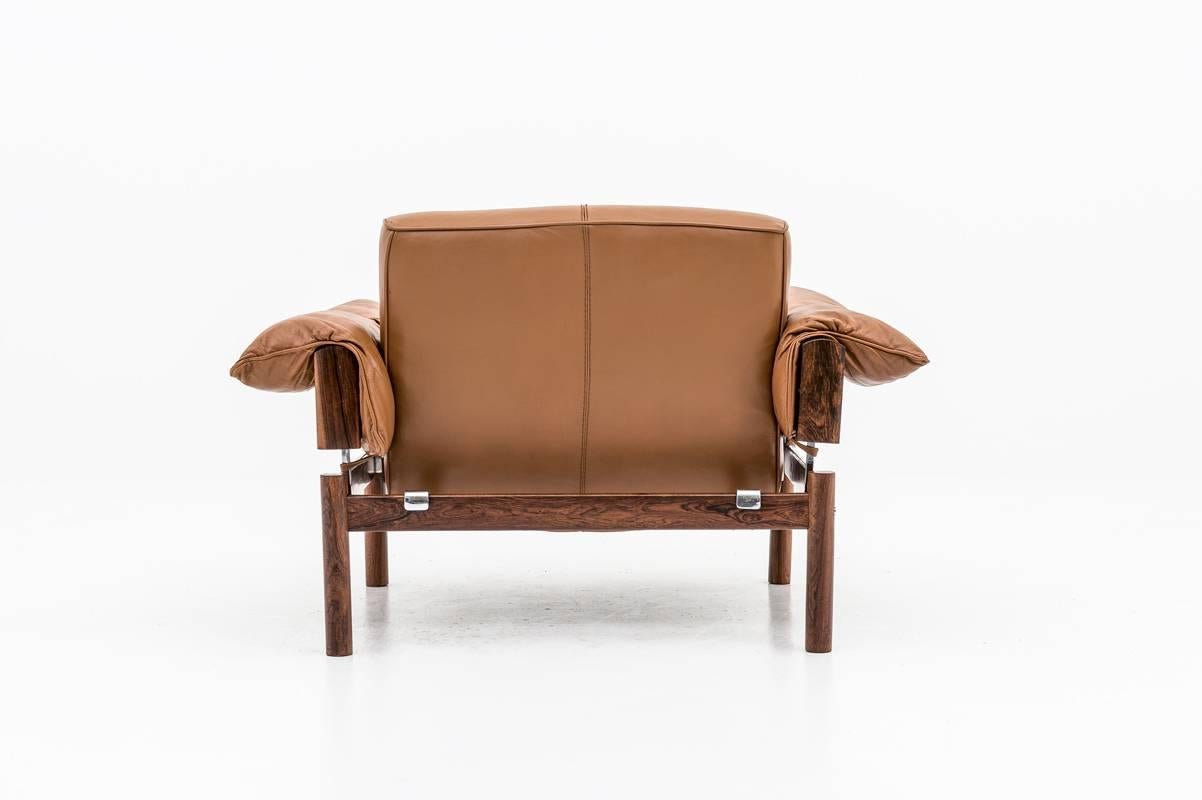 Midcentury Brasilian Lounge Chairs in Lether and Rosewood by Percival Lafér 2