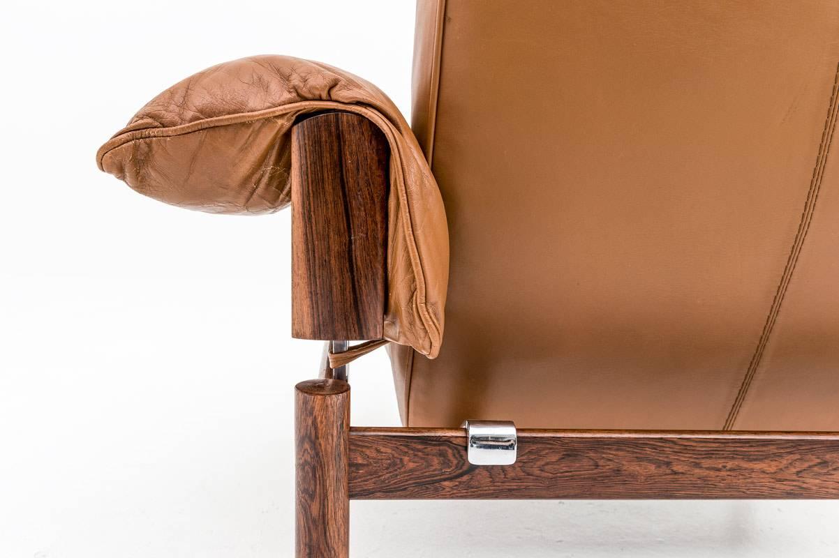 Midcentury Brasilian Lounge Chairs in Lether and Rosewood by Percival Lafér 3