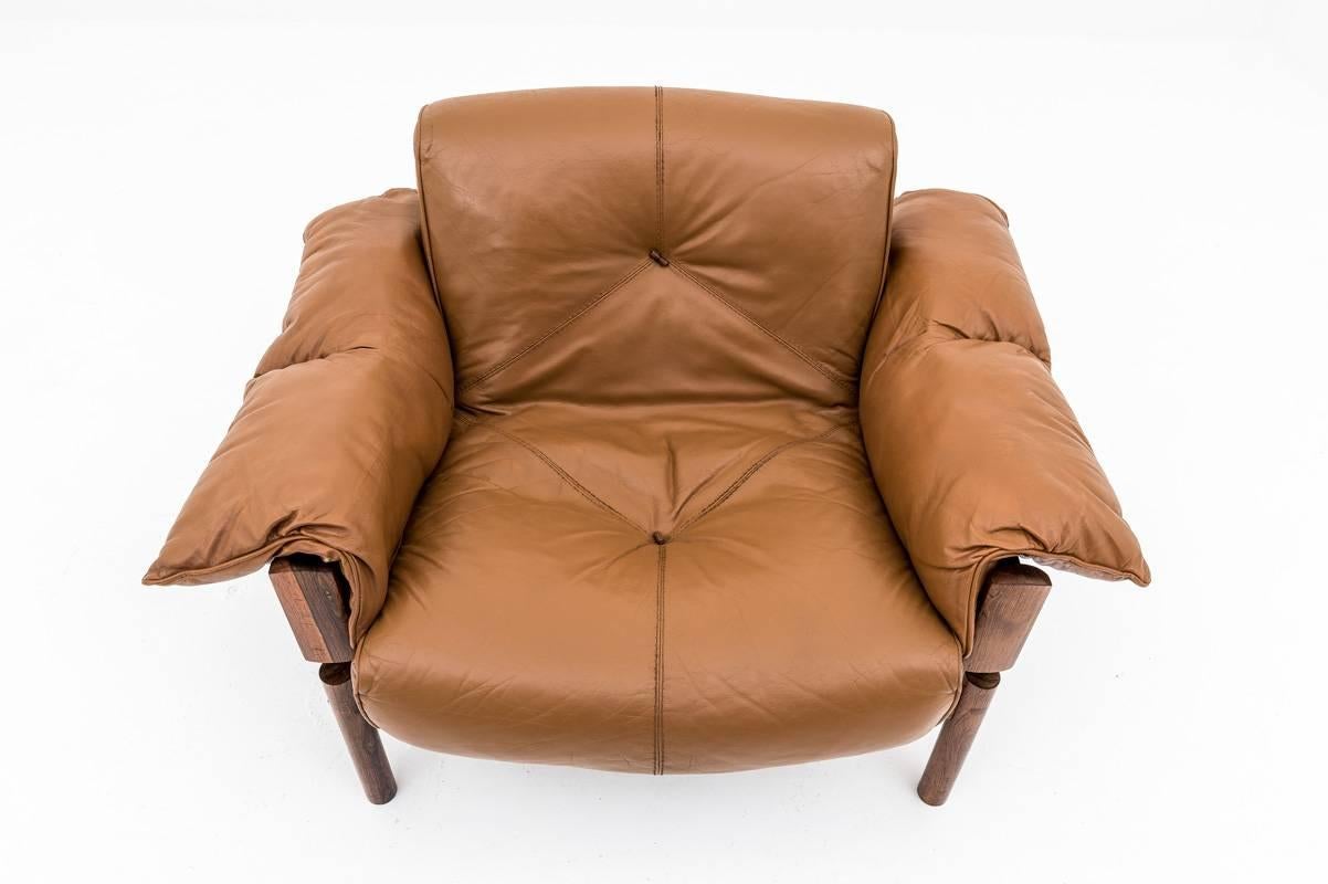 Midcentury Brasilian Lounge Chairs in Lether and Rosewood by Percival Lafér 7