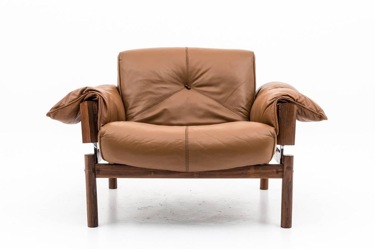 Midcentury Brasilian Lounge Chairs in Lether and Rosewood by Percival Lafér In Excellent Condition In Karlstad, SE