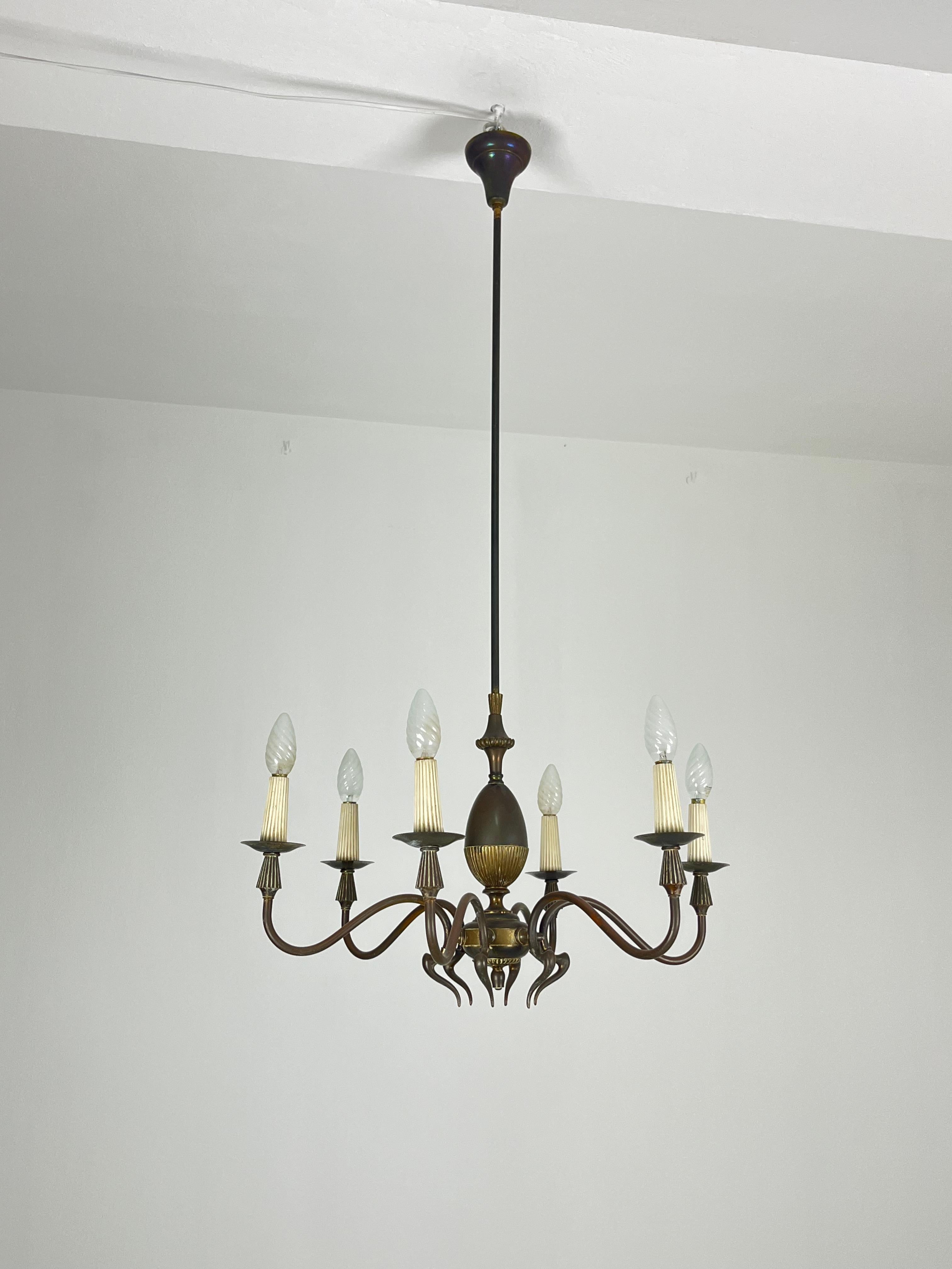 Lustre à 6 lumières en laiton du milieu du siècle, fabriqué en Italie, années 1950 Bon état - En vente à Palermo, IT