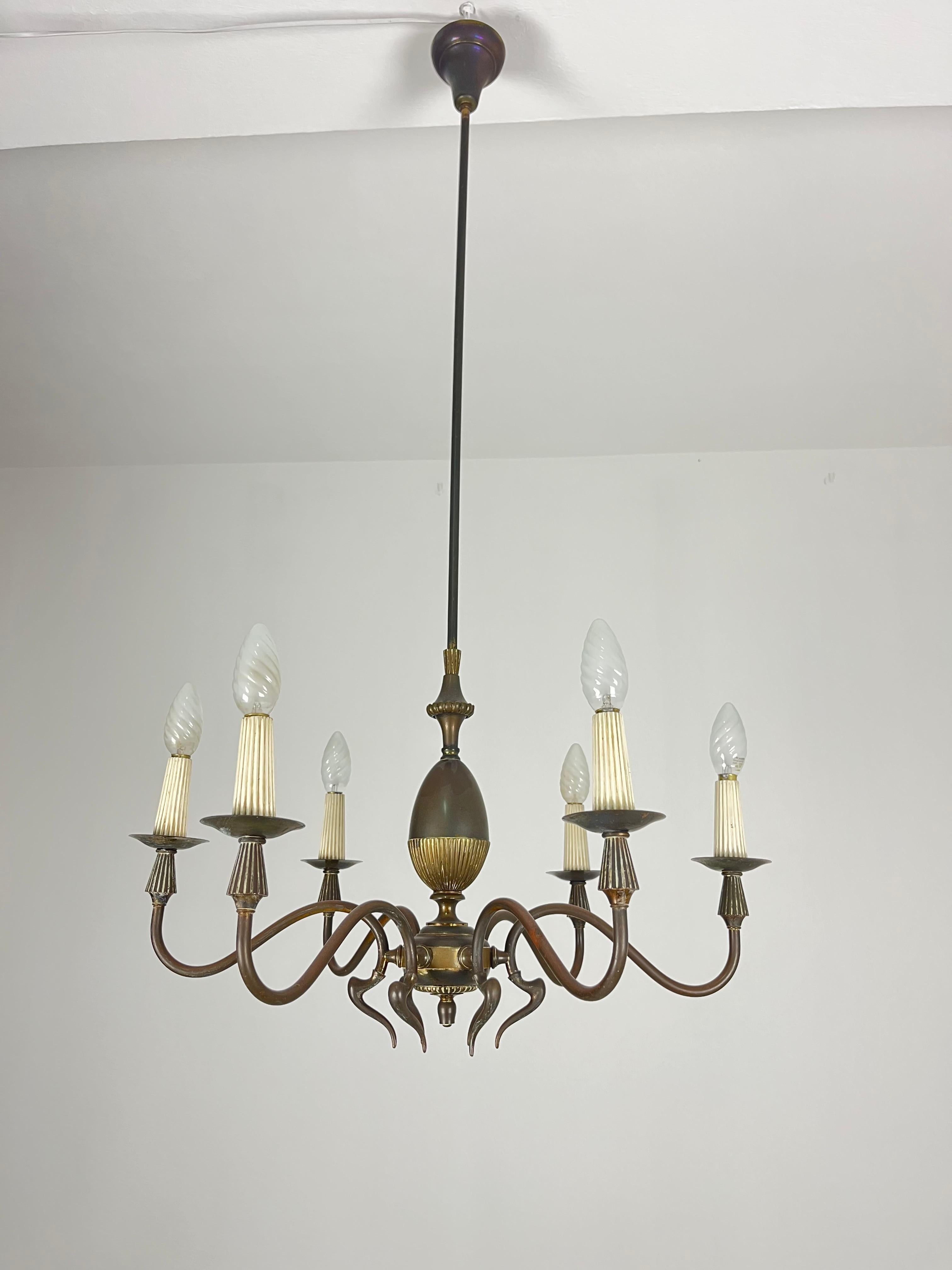 Laiton Lustre à 6 lumières en laiton du milieu du siècle, fabriqué en Italie, années 1950 en vente