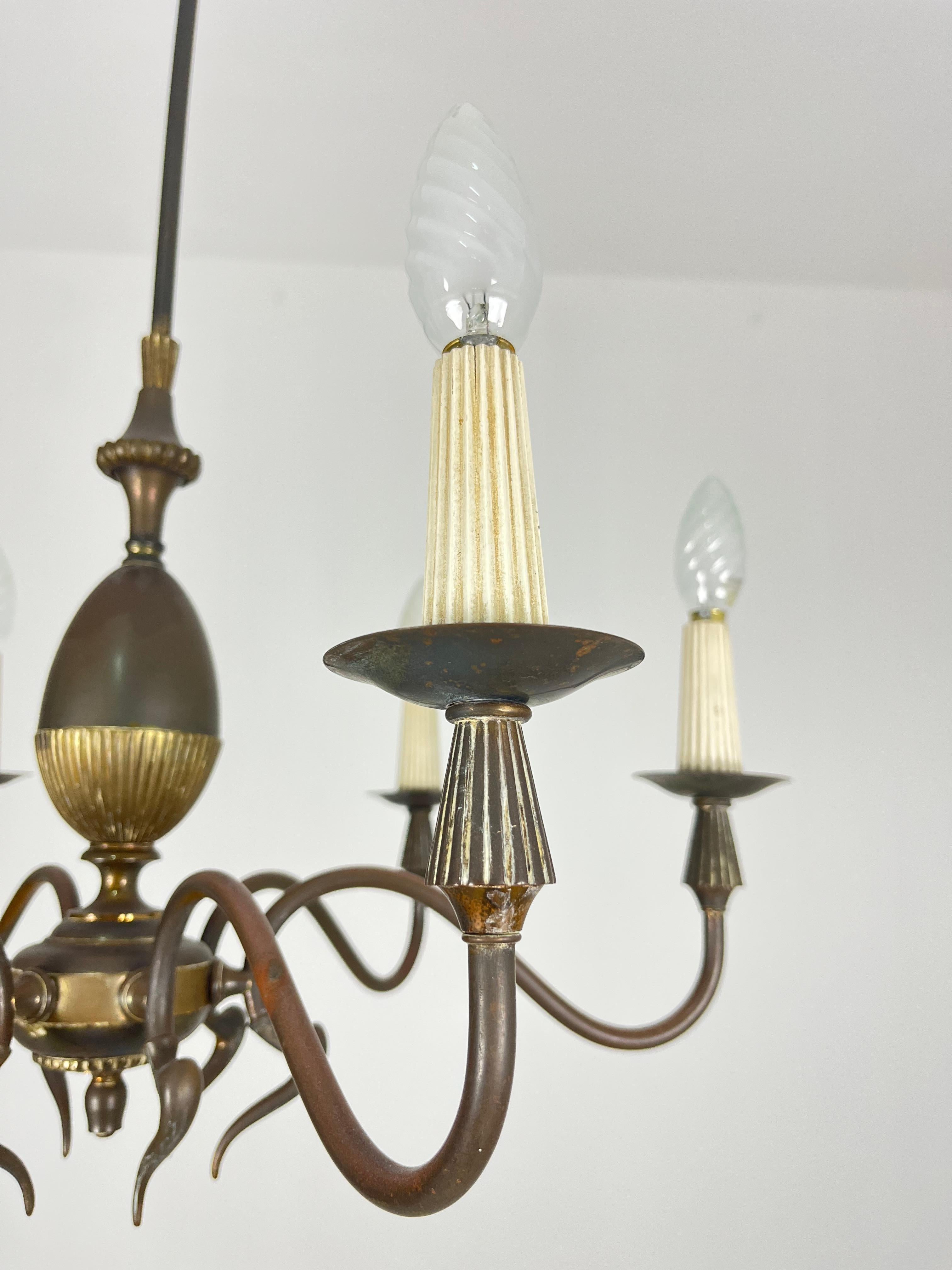 Lustre à 6 lumières en laiton du milieu du siècle, fabriqué en Italie, années 1950 en vente 3
