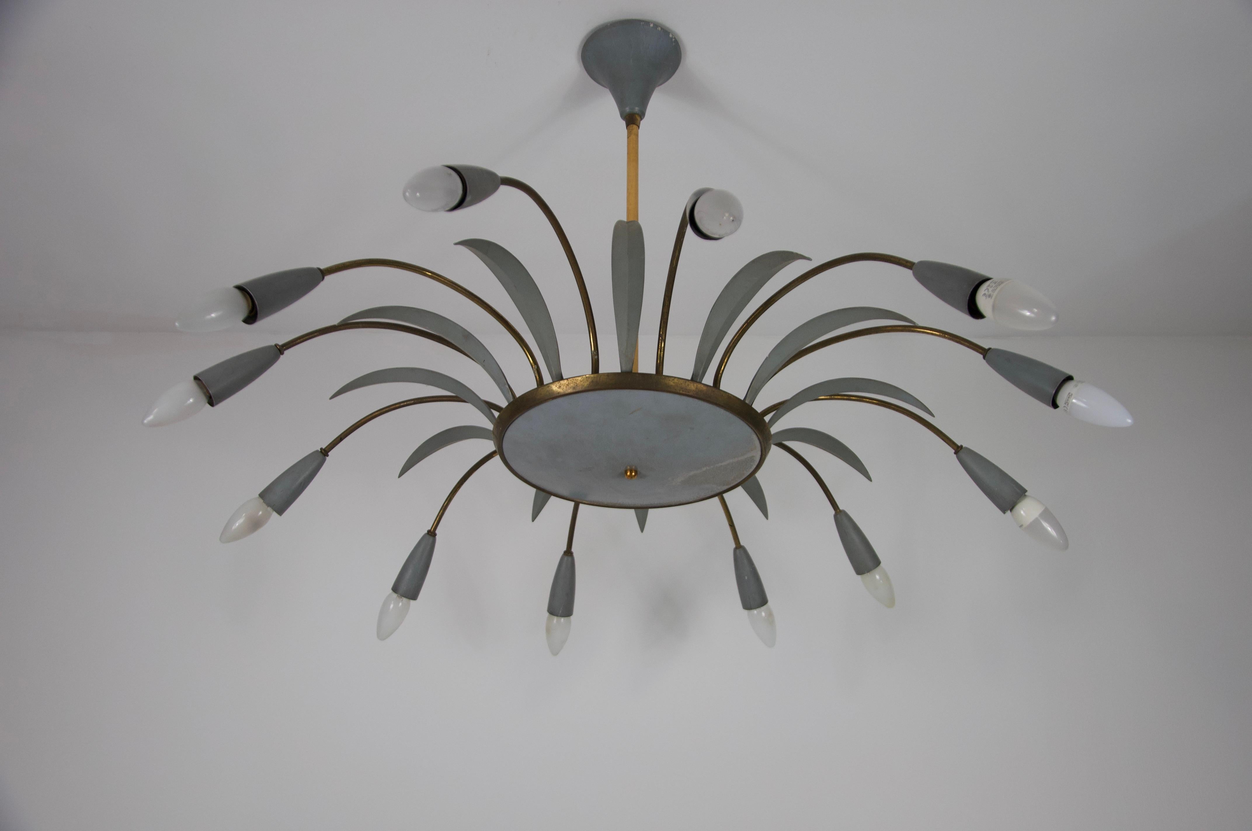 Lampadario a 8 bracci Sputnik in ottone di metà secolo, anni '50, Italia in vendita 5