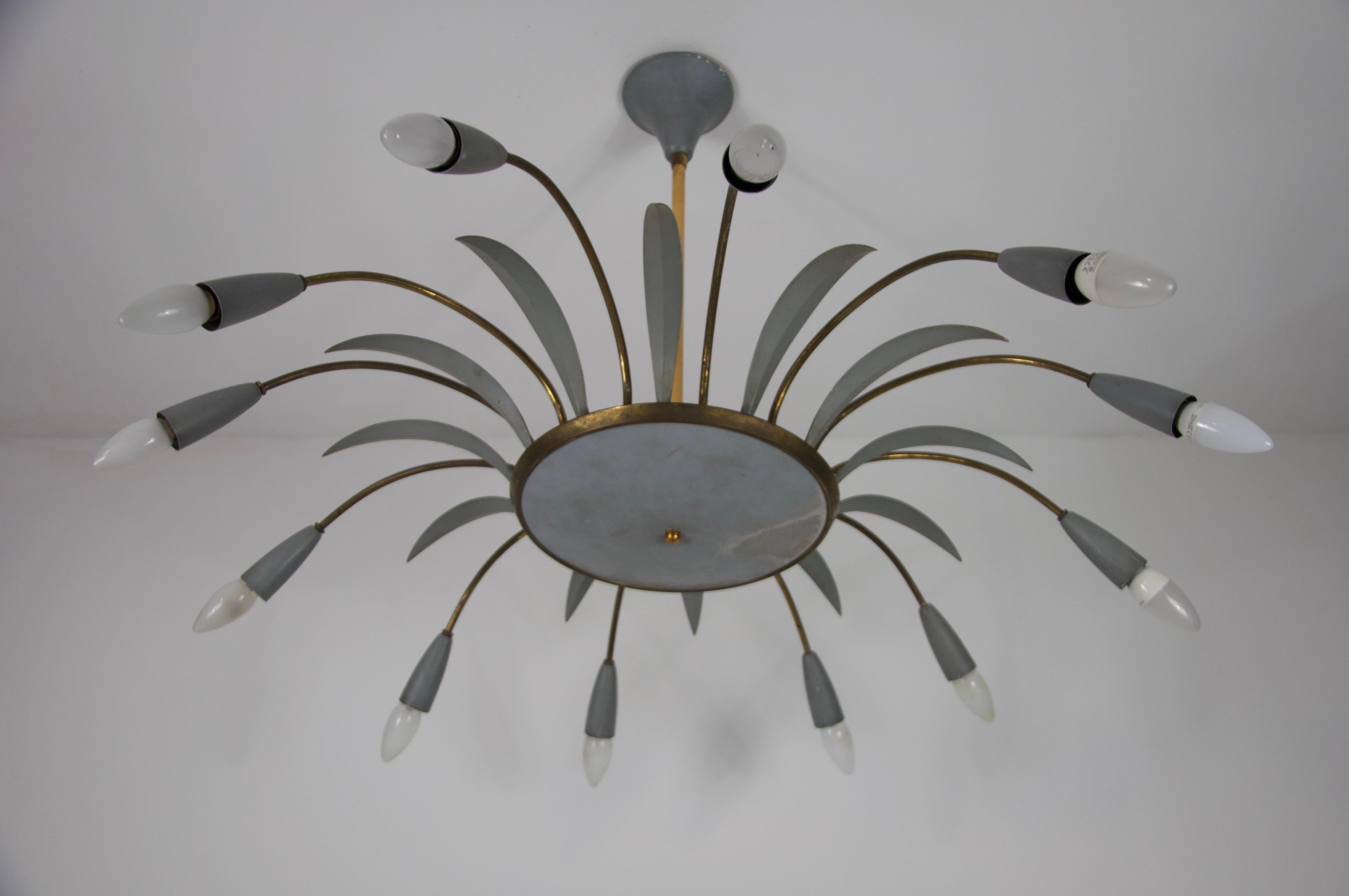 Lampadario a 8 bracci Sputnik in ottone di metà secolo, anni '50, Italia in vendita 6
